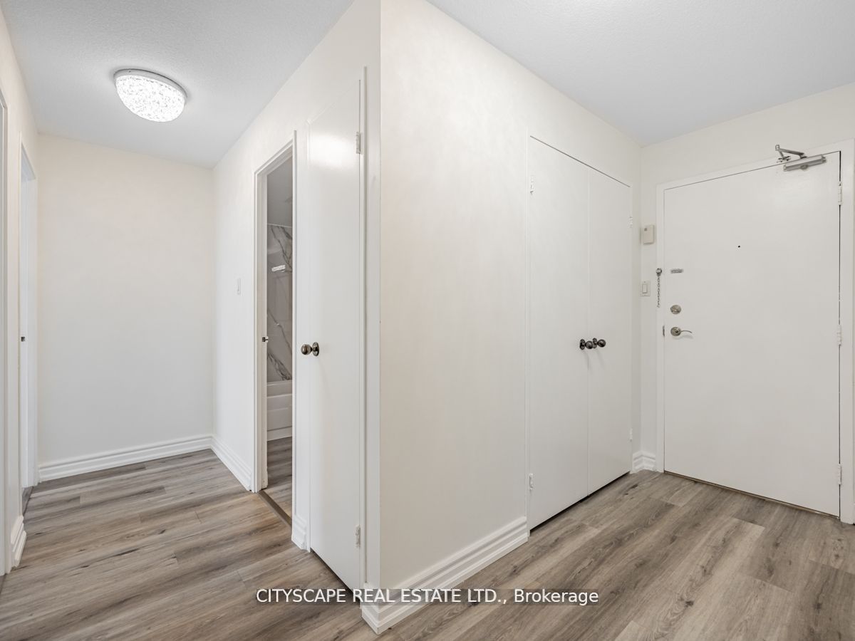 #304 - 1320 Mississauga Valley Boulevard Property Photo 5