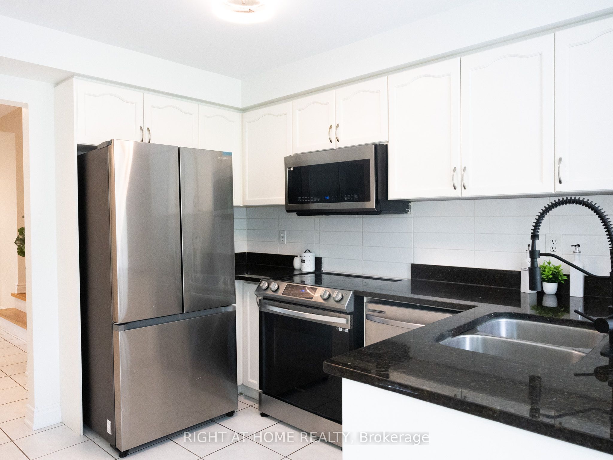 7031 Graydon Court Property Photo 8