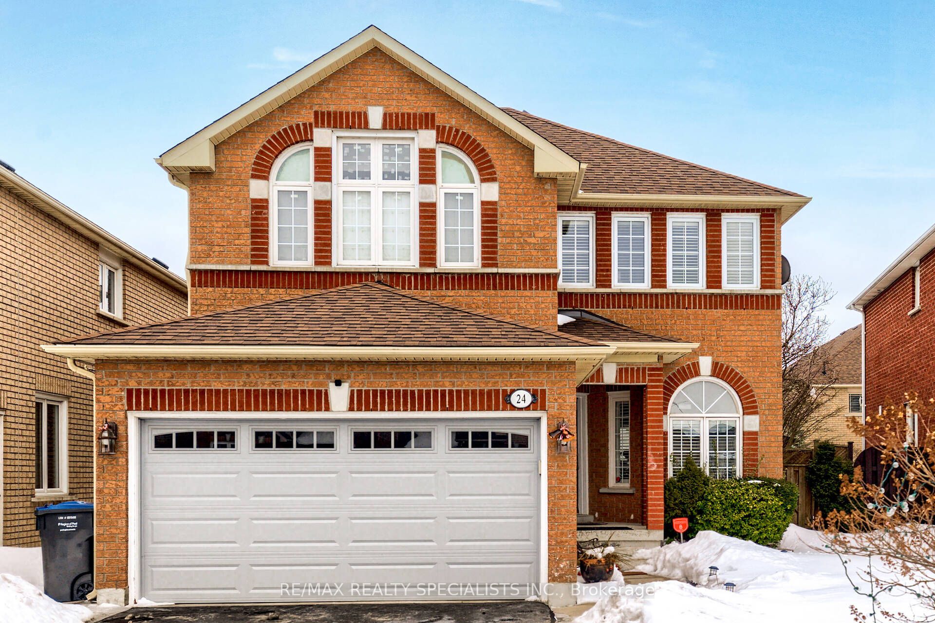 24 Arthurs Cres Property Photo 1