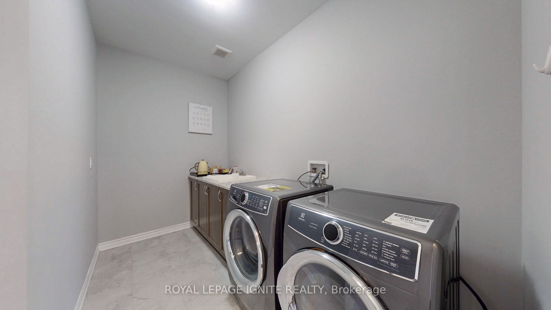 546 Kennedy Cir Property Photo 28