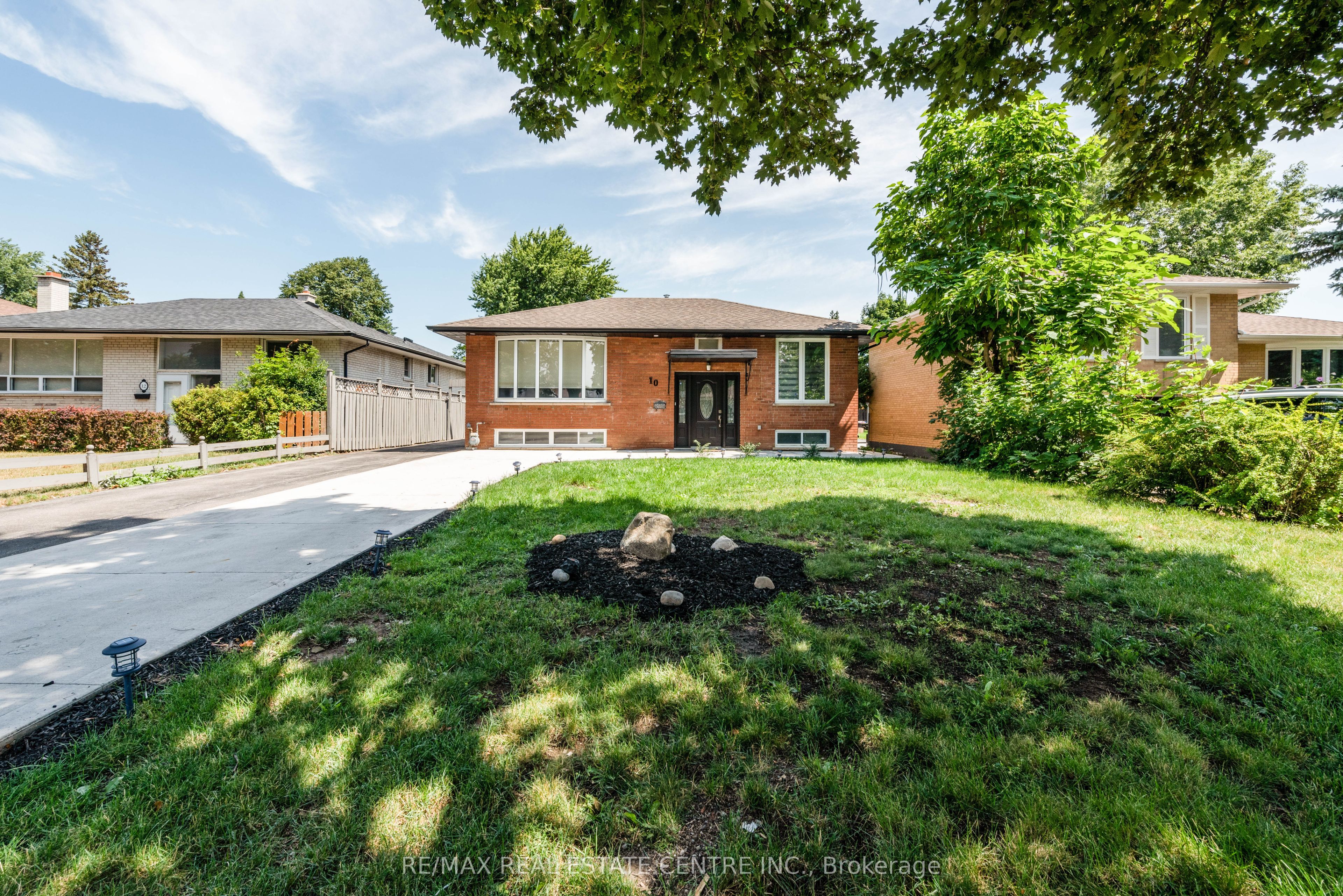10 Grange Dr Property Photo 1
