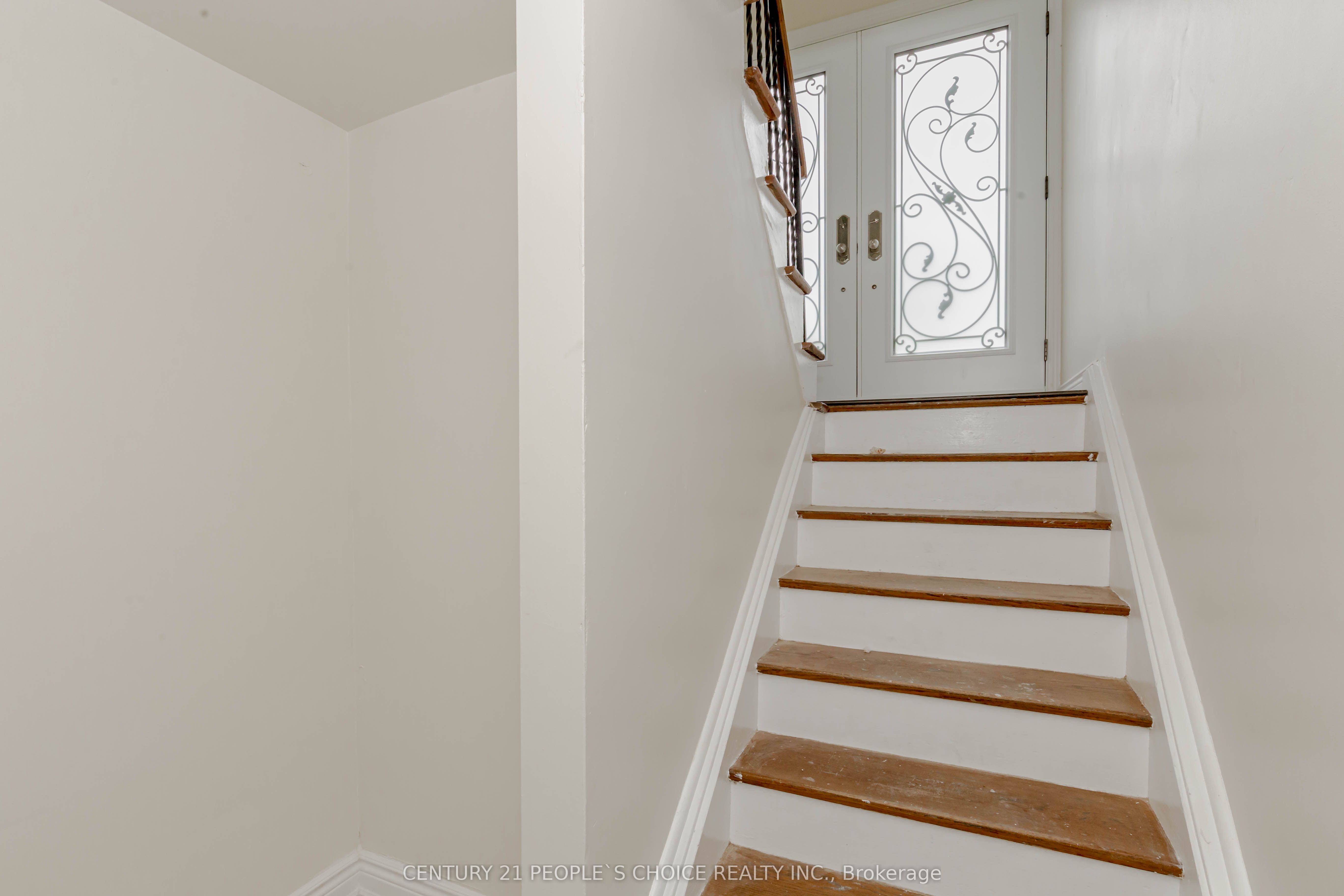 215 Jeffcoat Drive Property Photo 3