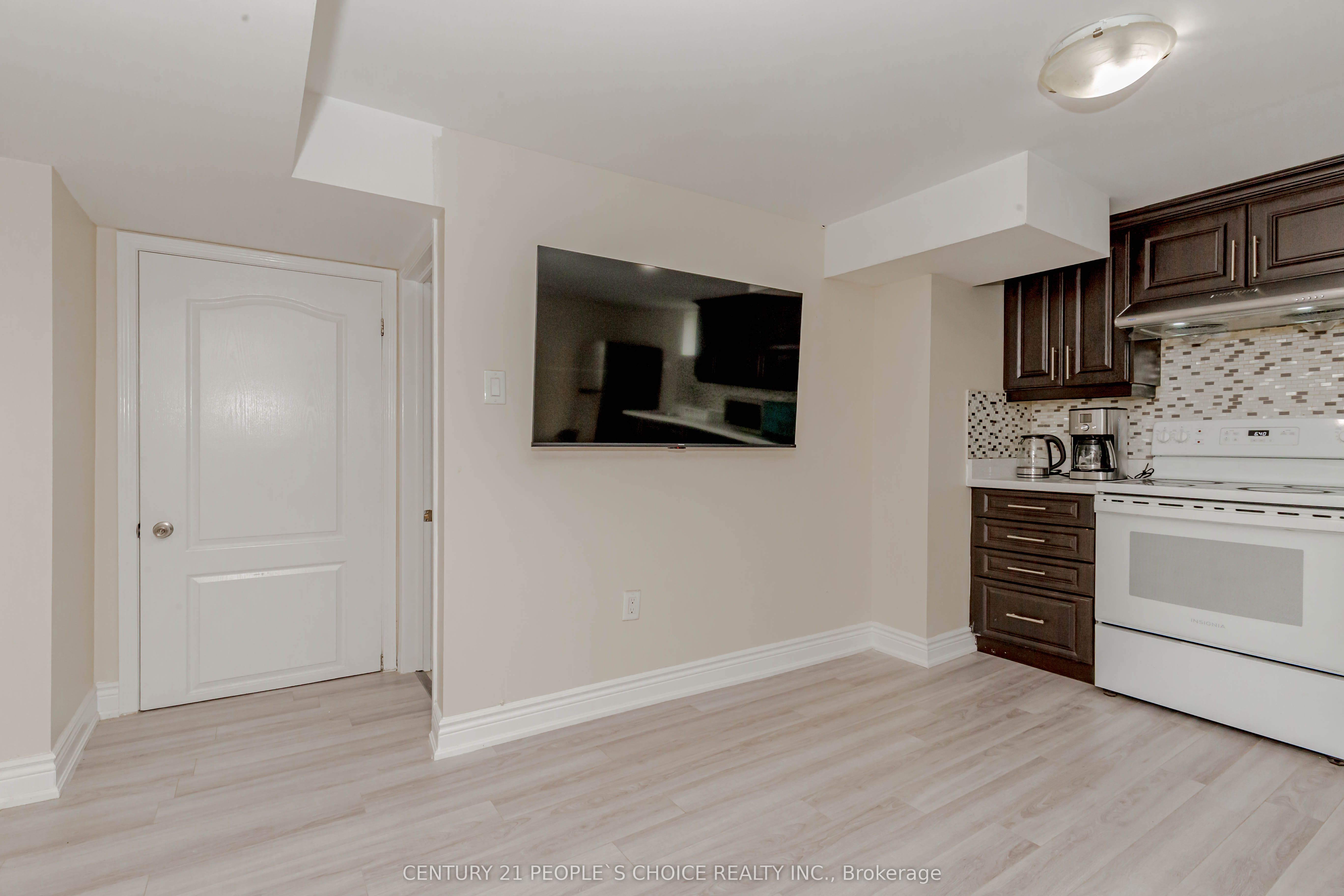 215 Jeffcoat Drive Property Photo 4