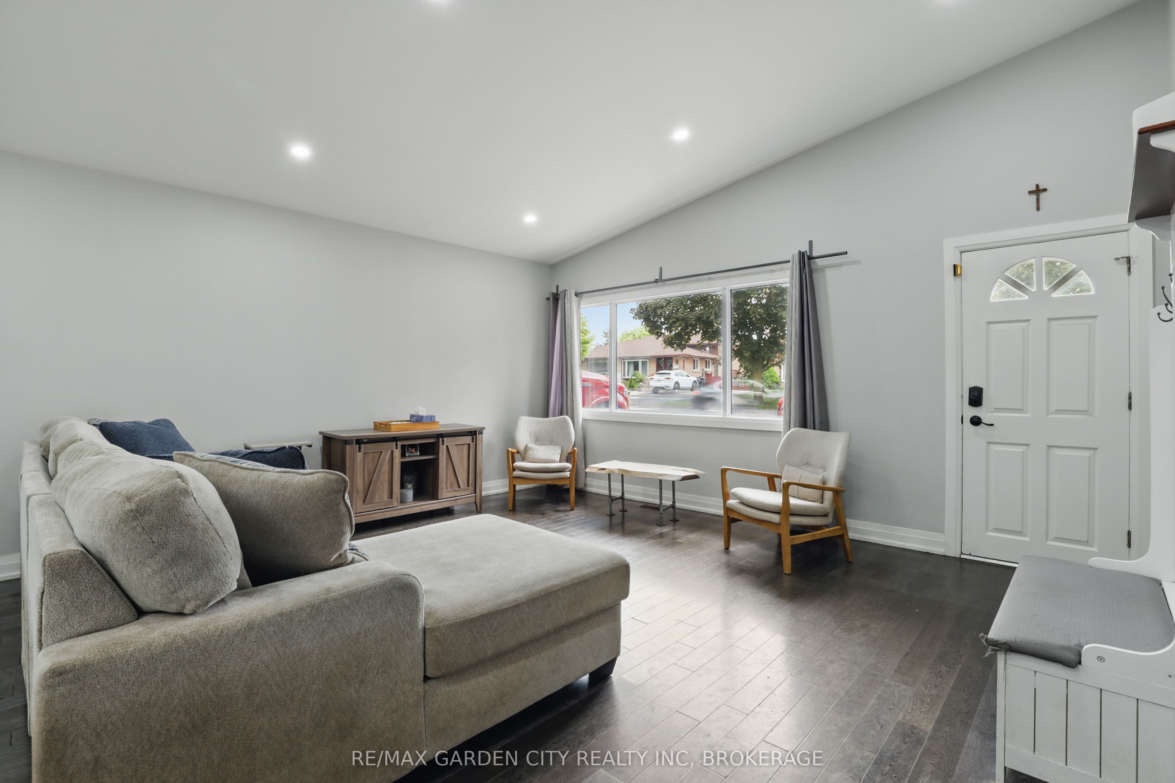 113 Clarence Street Property Photo 18