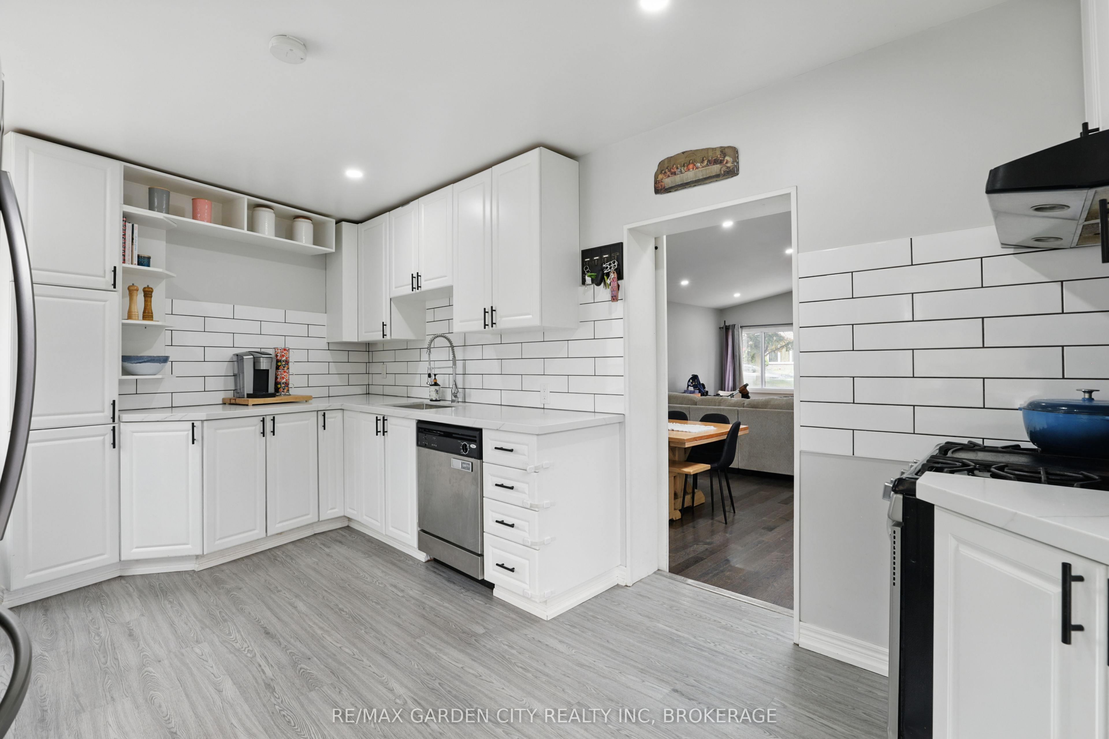 113 Clarence Street Property Photo 22