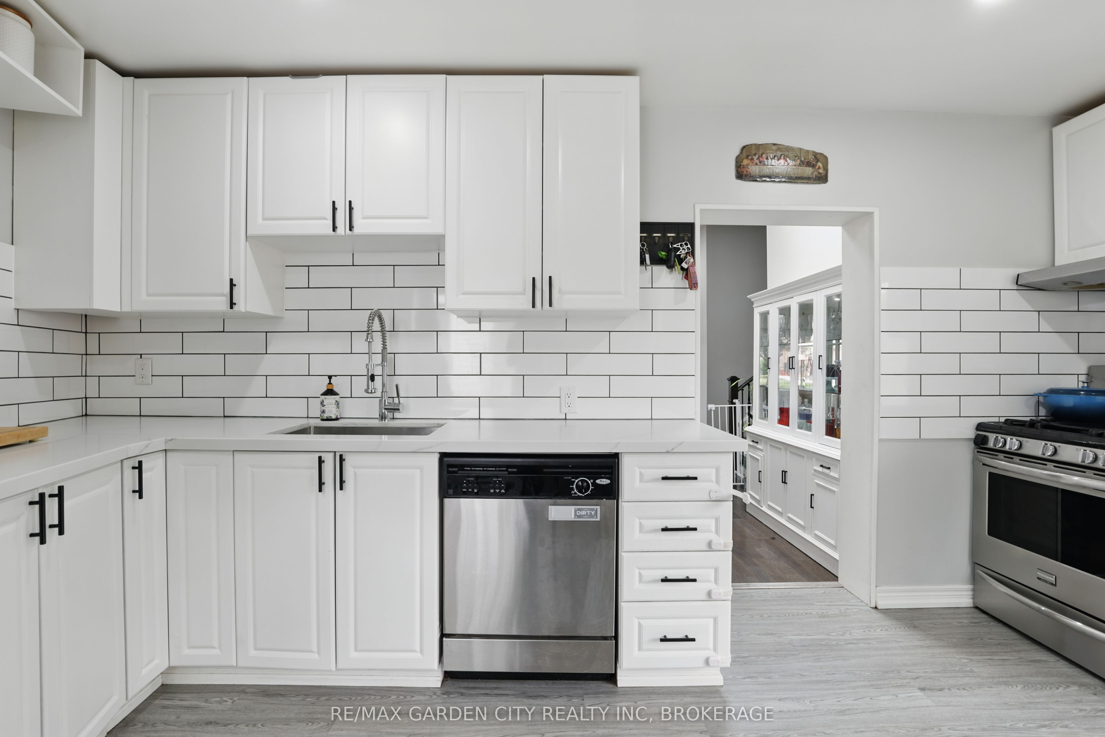 113 Clarence Street Property Photo 24