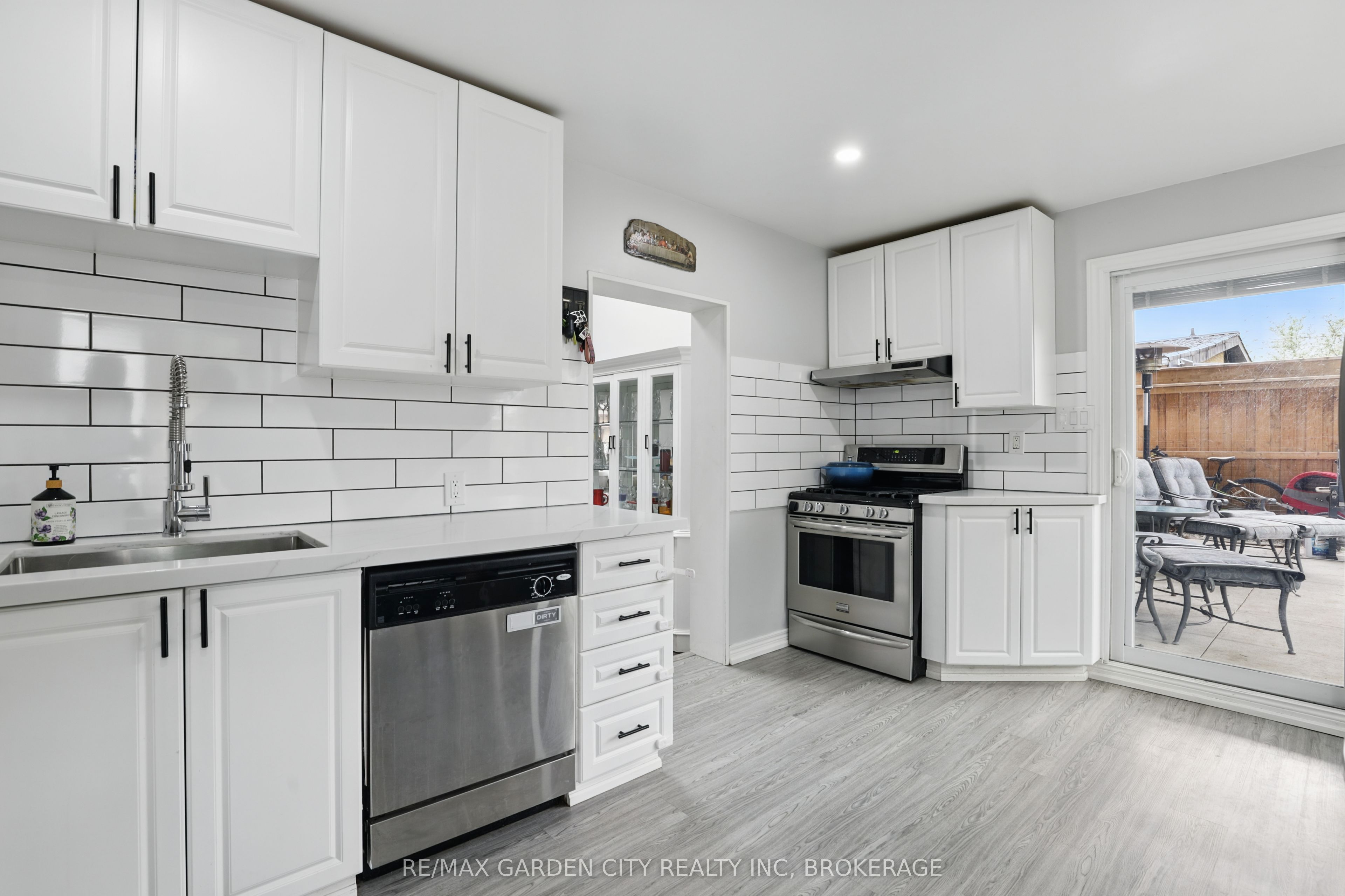 113 Clarence Street Property Photo 25