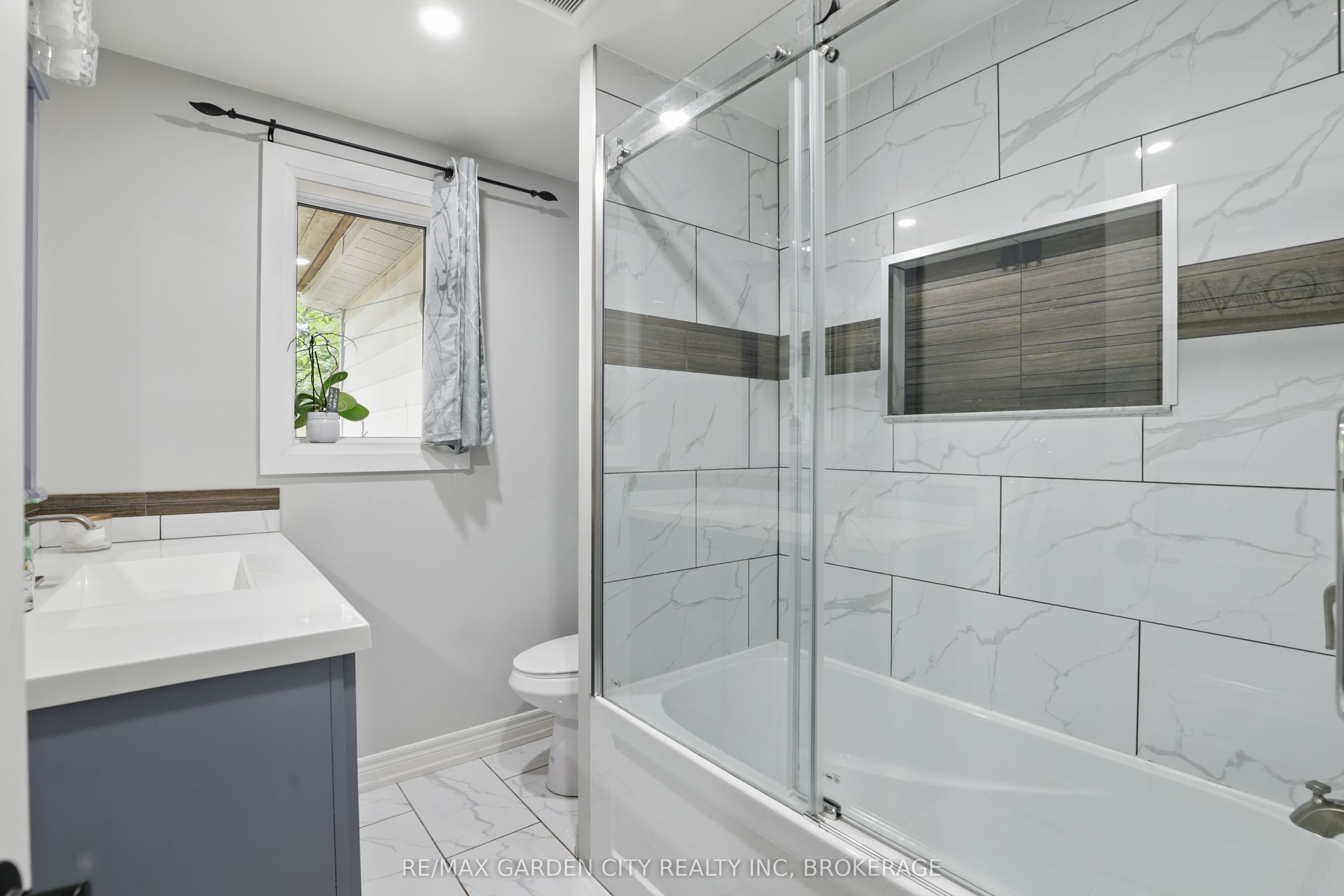 113 Clarence Street Property Photo 27