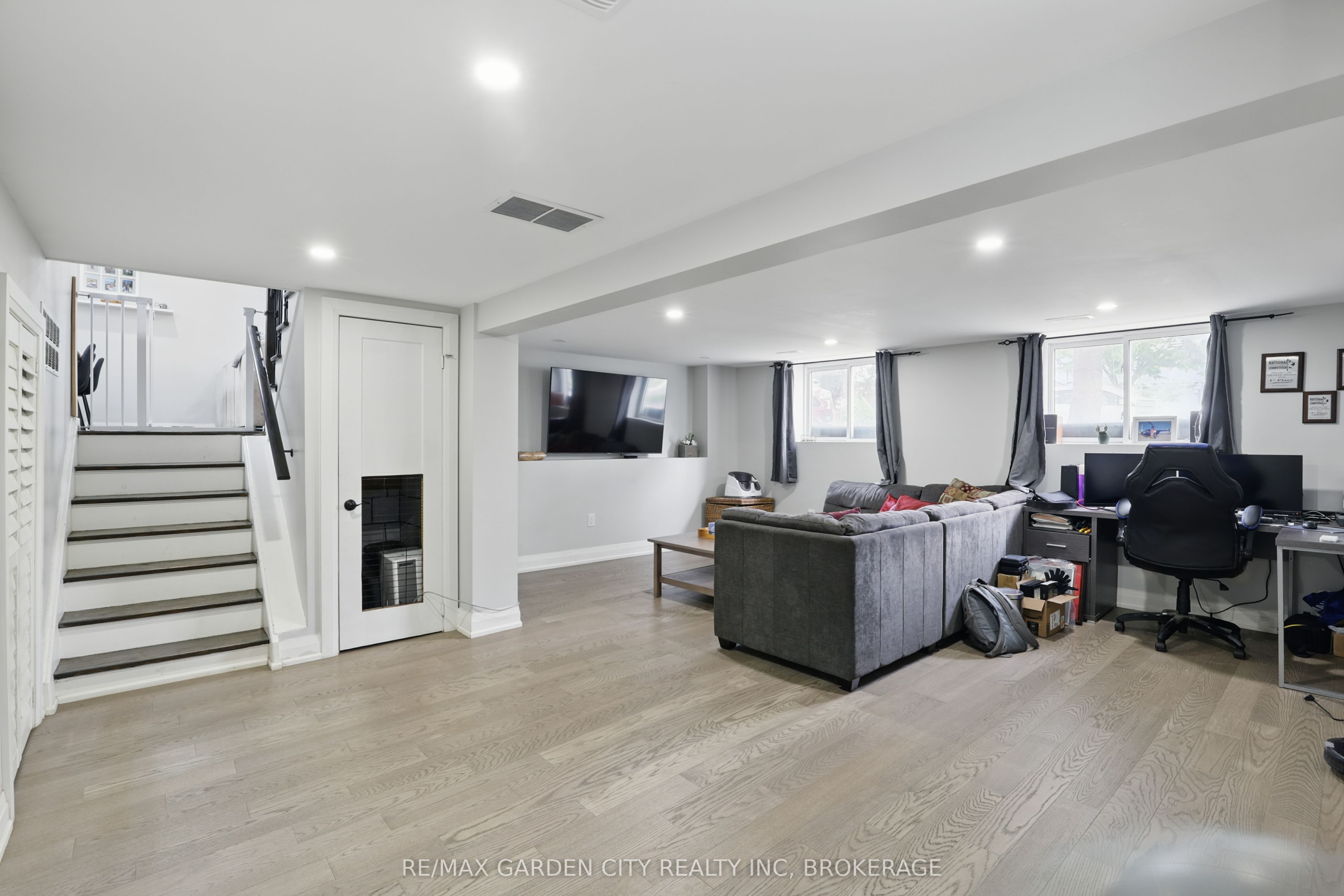 113 Clarence Street Property Photo 34