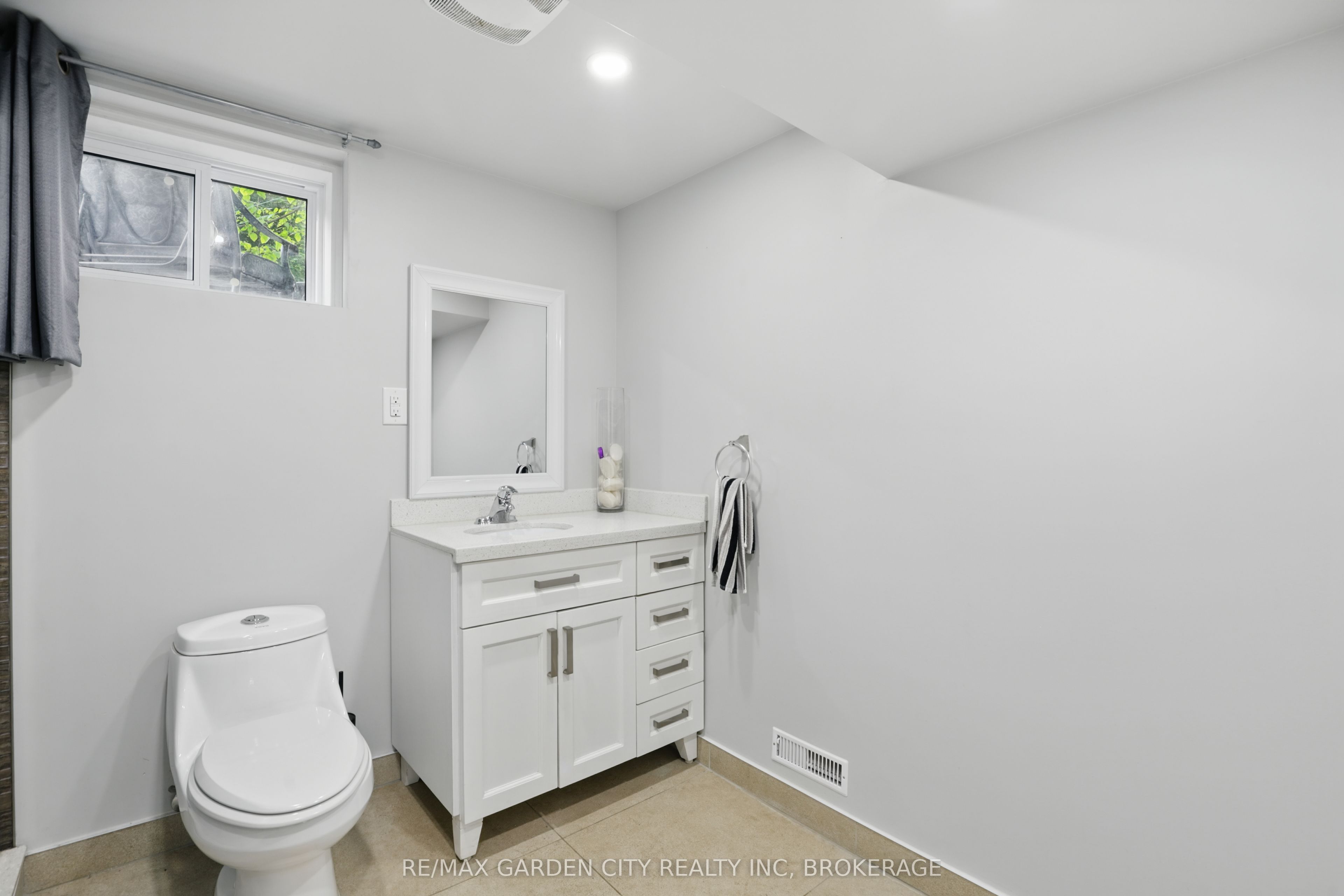 113 Clarence Street Property Photo 37