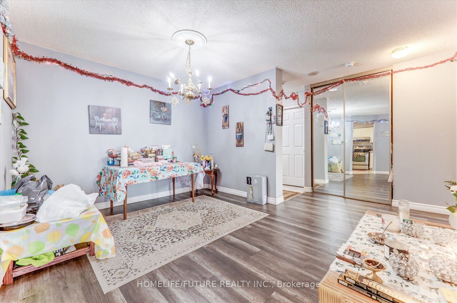 #1004 - 12 Laurelcrest Street Property Photo 9