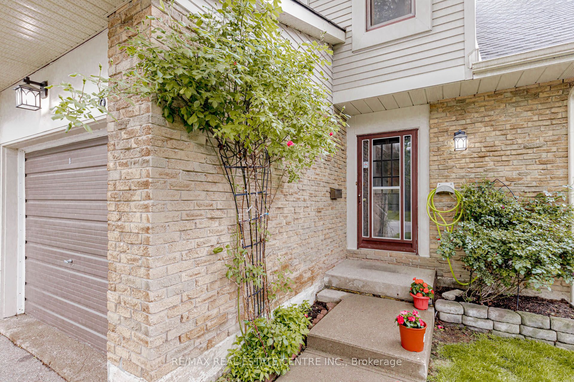 2701 Aquitaine Ave Property Photo 3