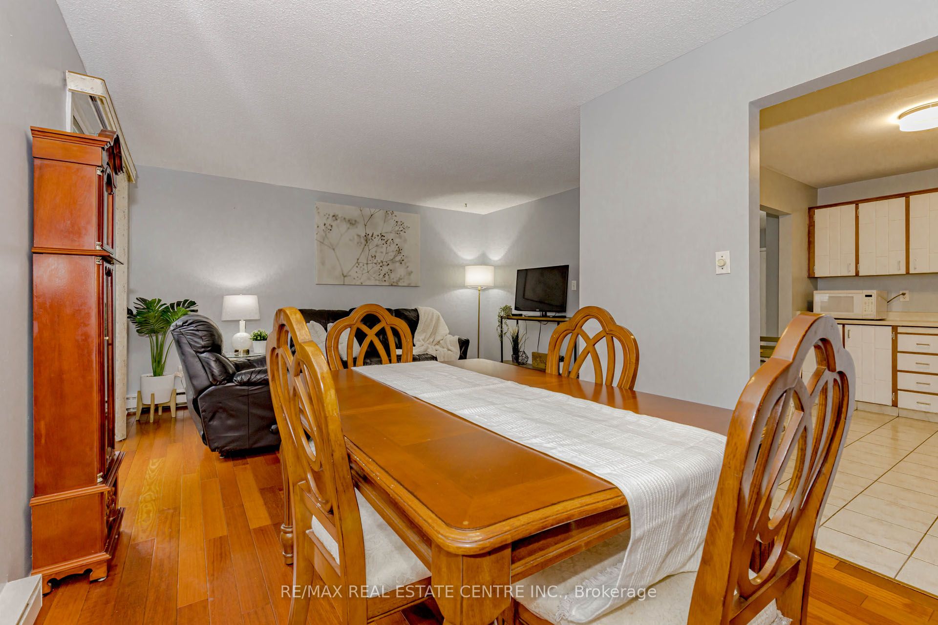2701 Aquitaine Ave Property Photo 9