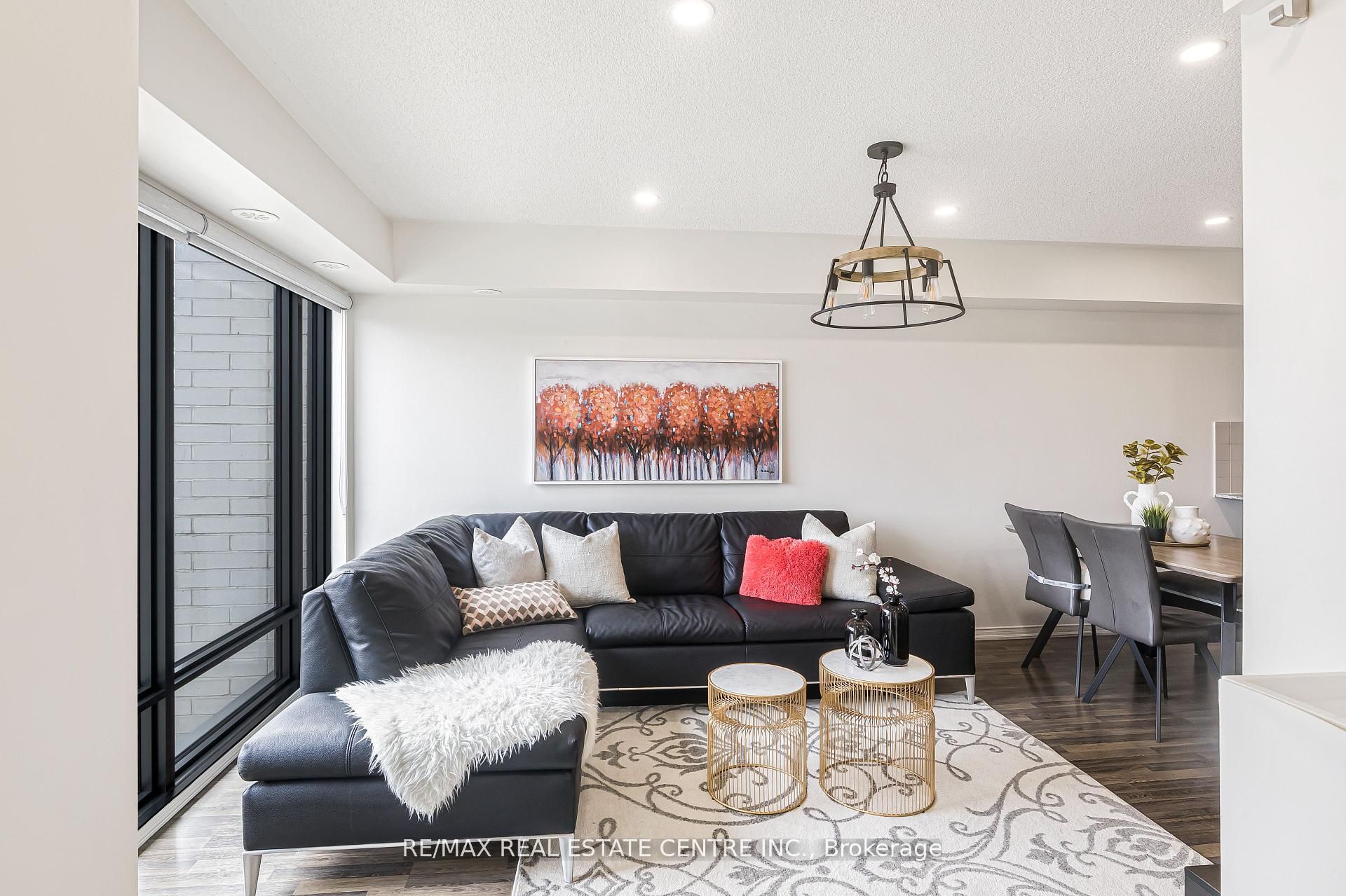 #706 - 138 Widdicombe Hill Boulevard Property Photo 4