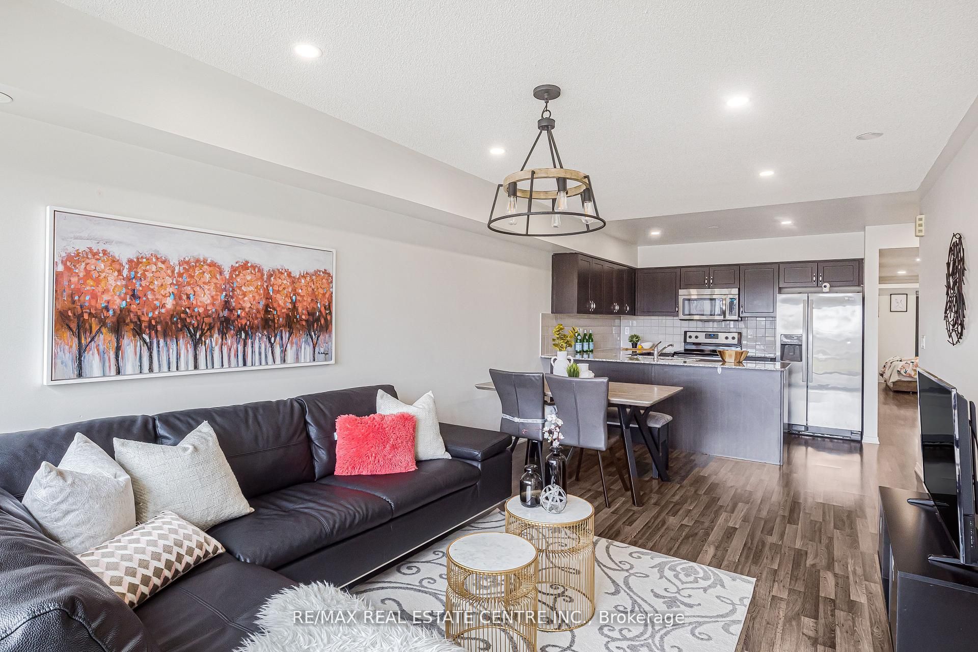 #706 - 138 Widdicombe Hill Boulevard Property Photo 5
