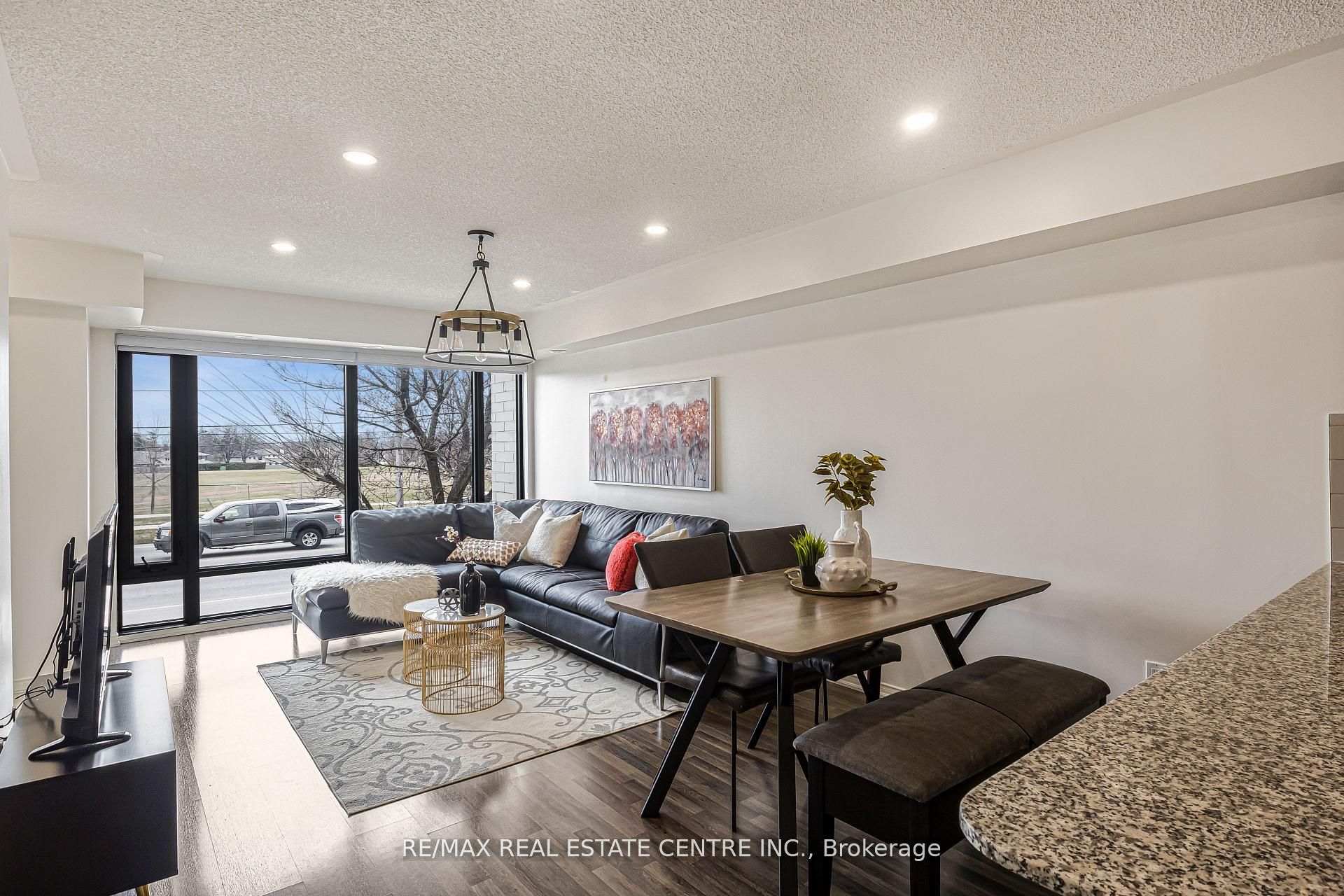 #706 - 138 Widdicombe Hill Boulevard Property Photo 6