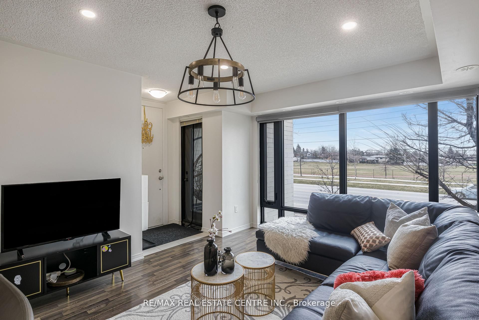 #706 - 138 Widdicombe Hill Boulevard Property Photo 7
