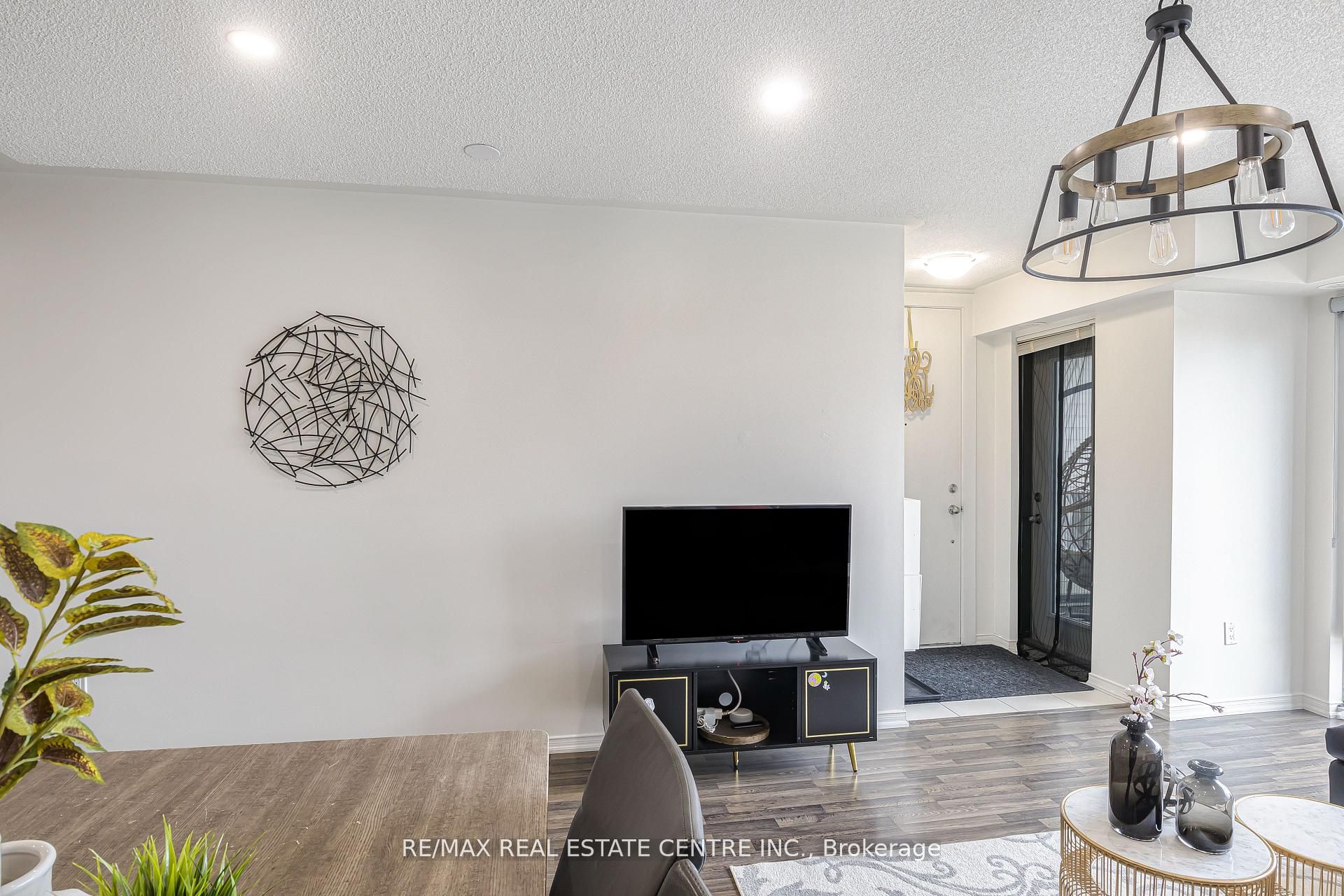 #706 - 138 Widdicombe Hill Boulevard Property Photo 8