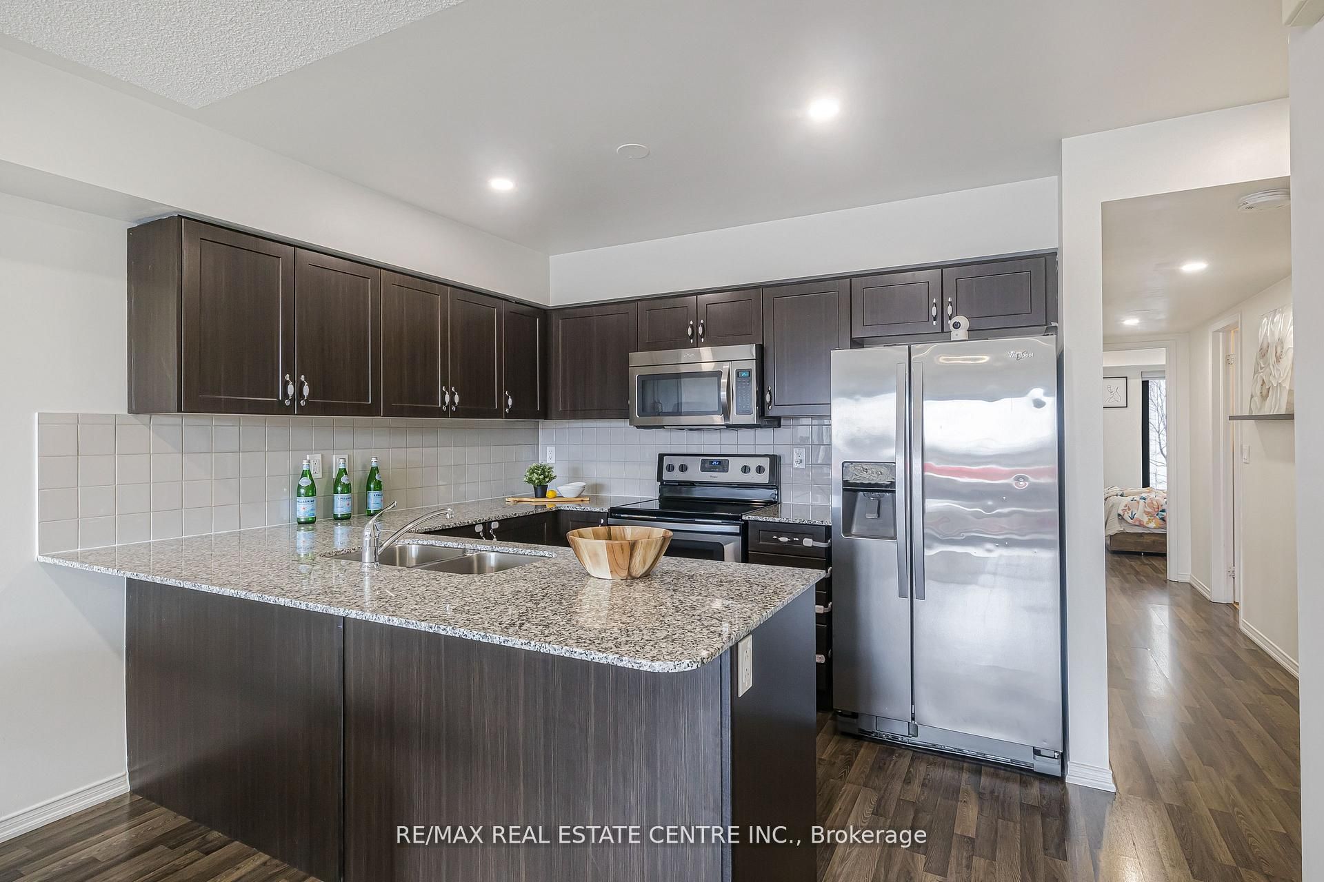 #706 - 138 Widdicombe Hill Boulevard Property Photo 10