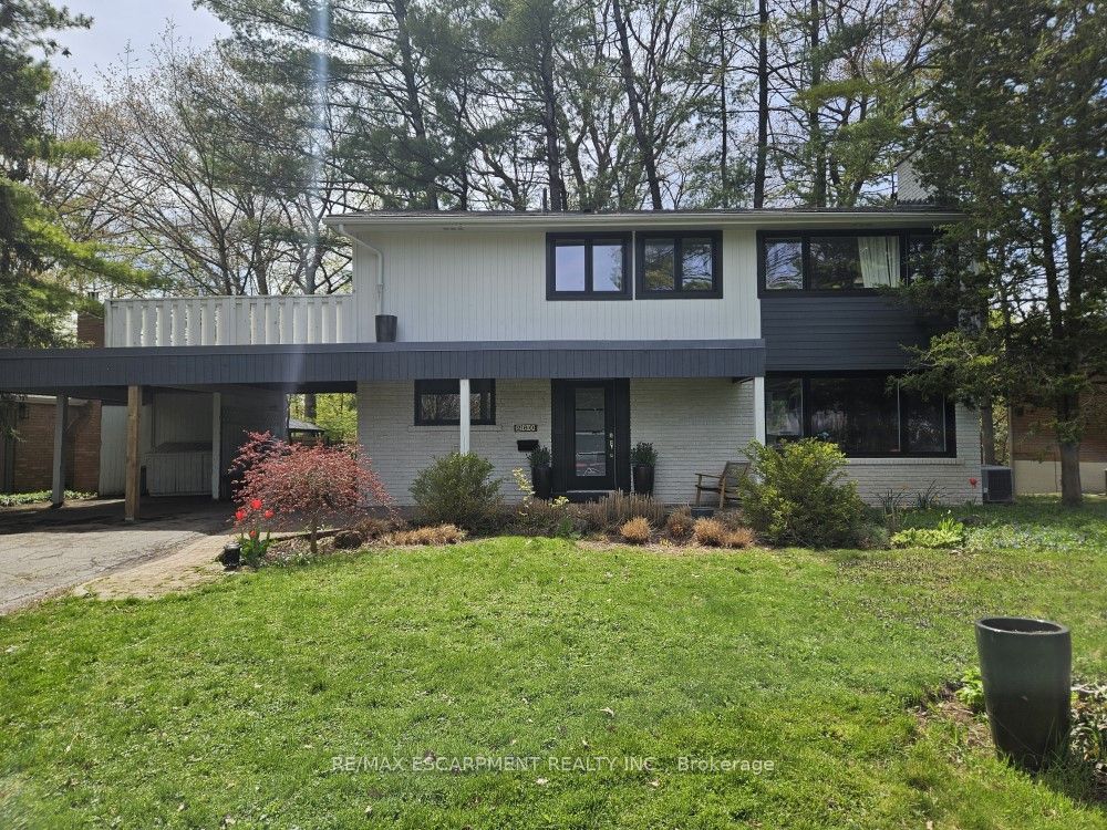 260 Linwood Cres Property Photo 2