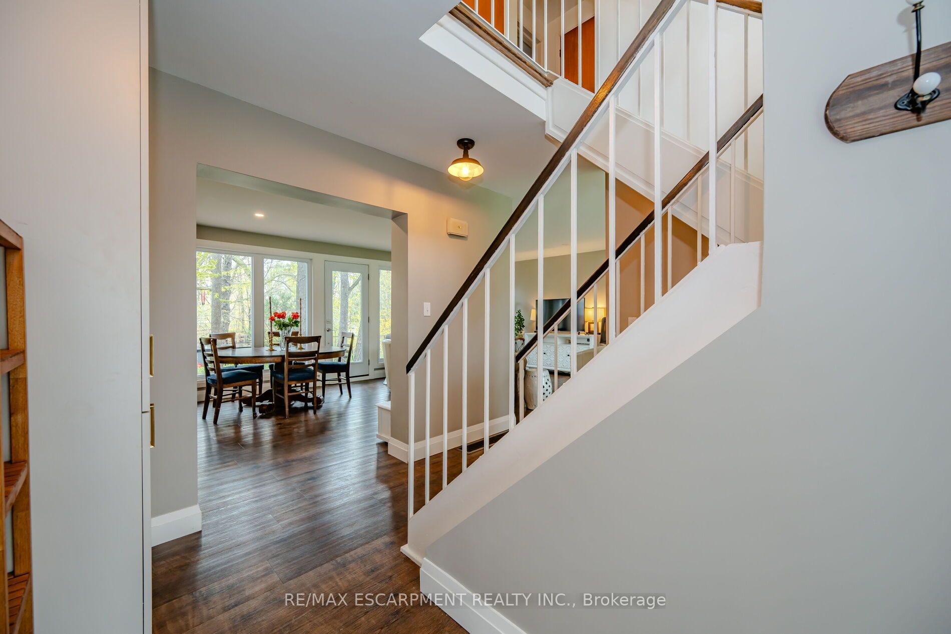 260 Linwood Cres Property Photo 6