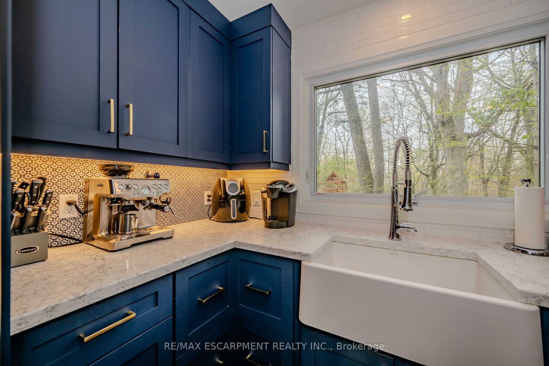 260 Linwood Cres Property Photo 10