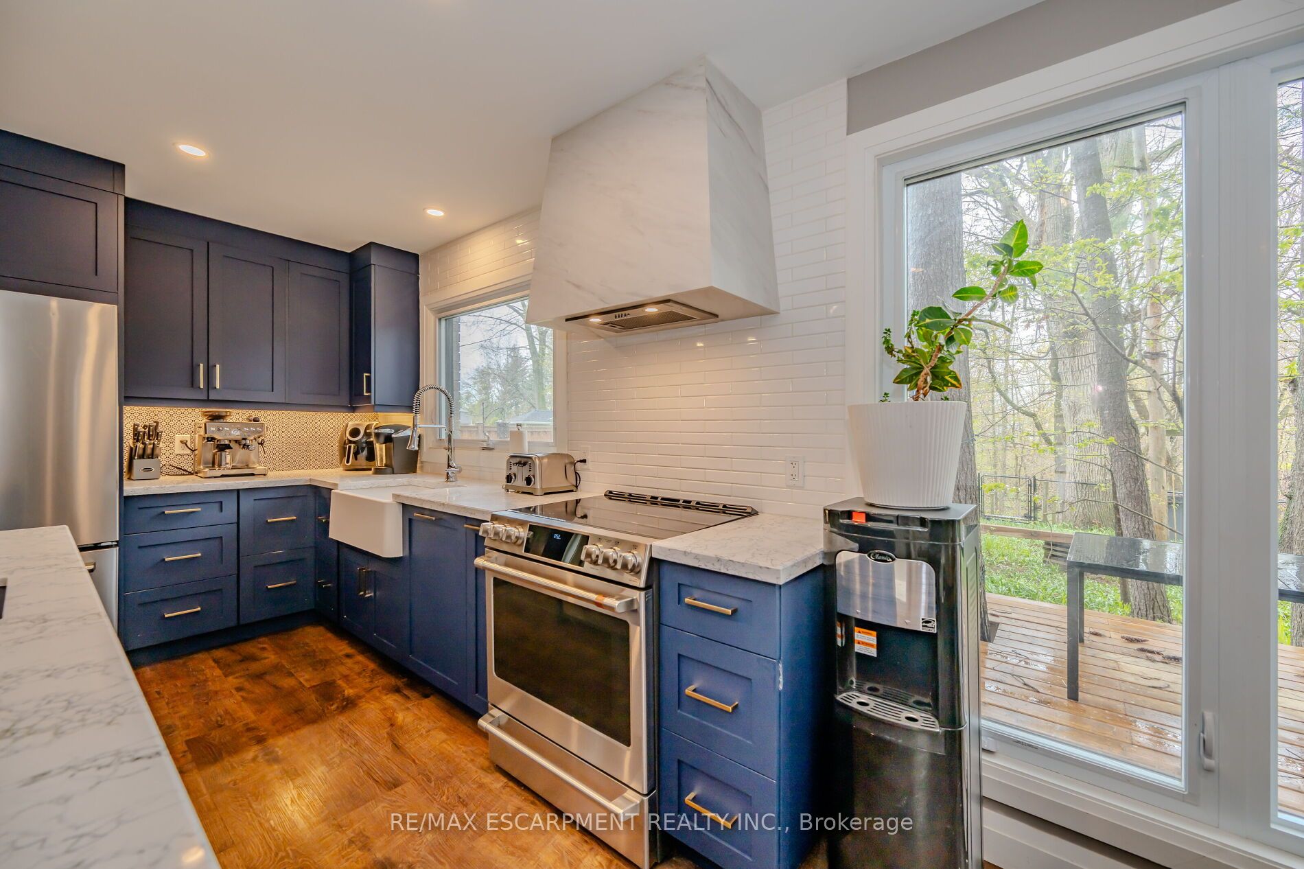 260 Linwood Cres Property Photo 13