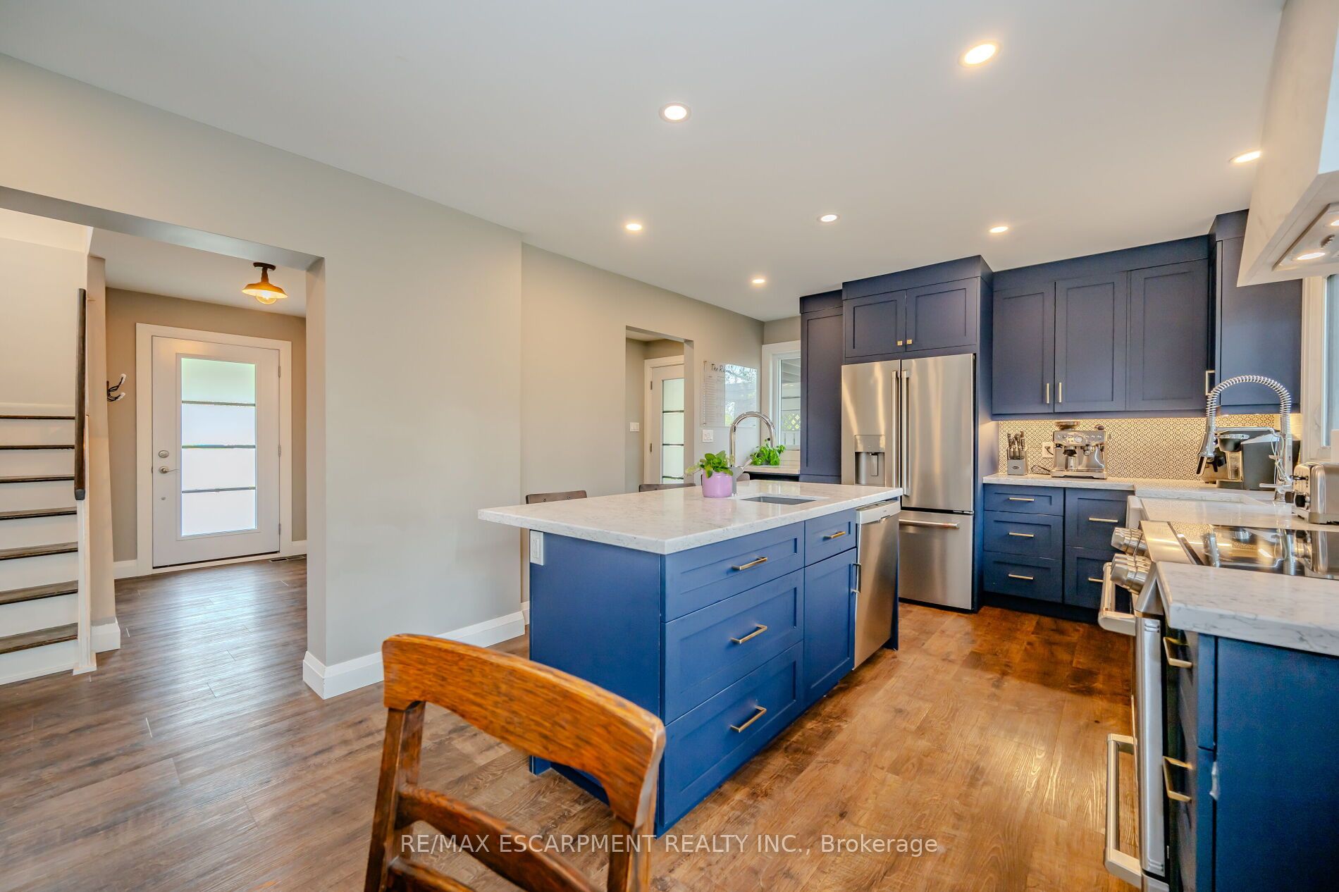260 Linwood Cres Property Photo 14