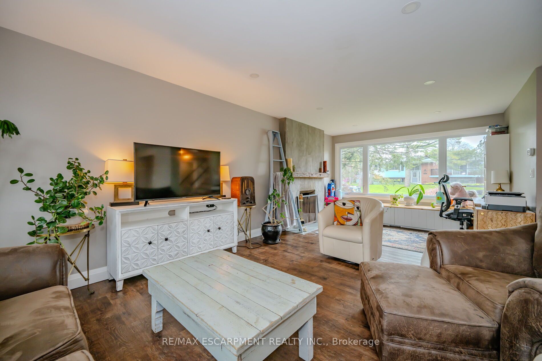 260 Linwood Cres Property Photo 19
