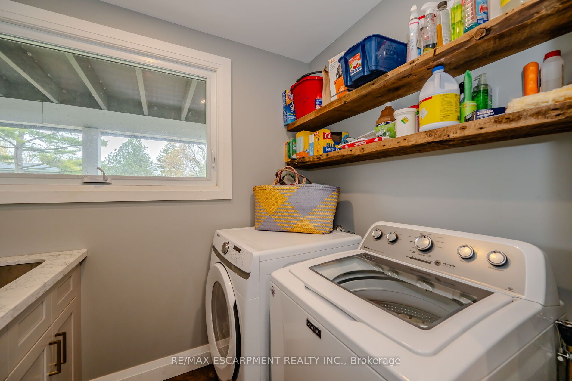 260 Linwood Cres Property Photo 26