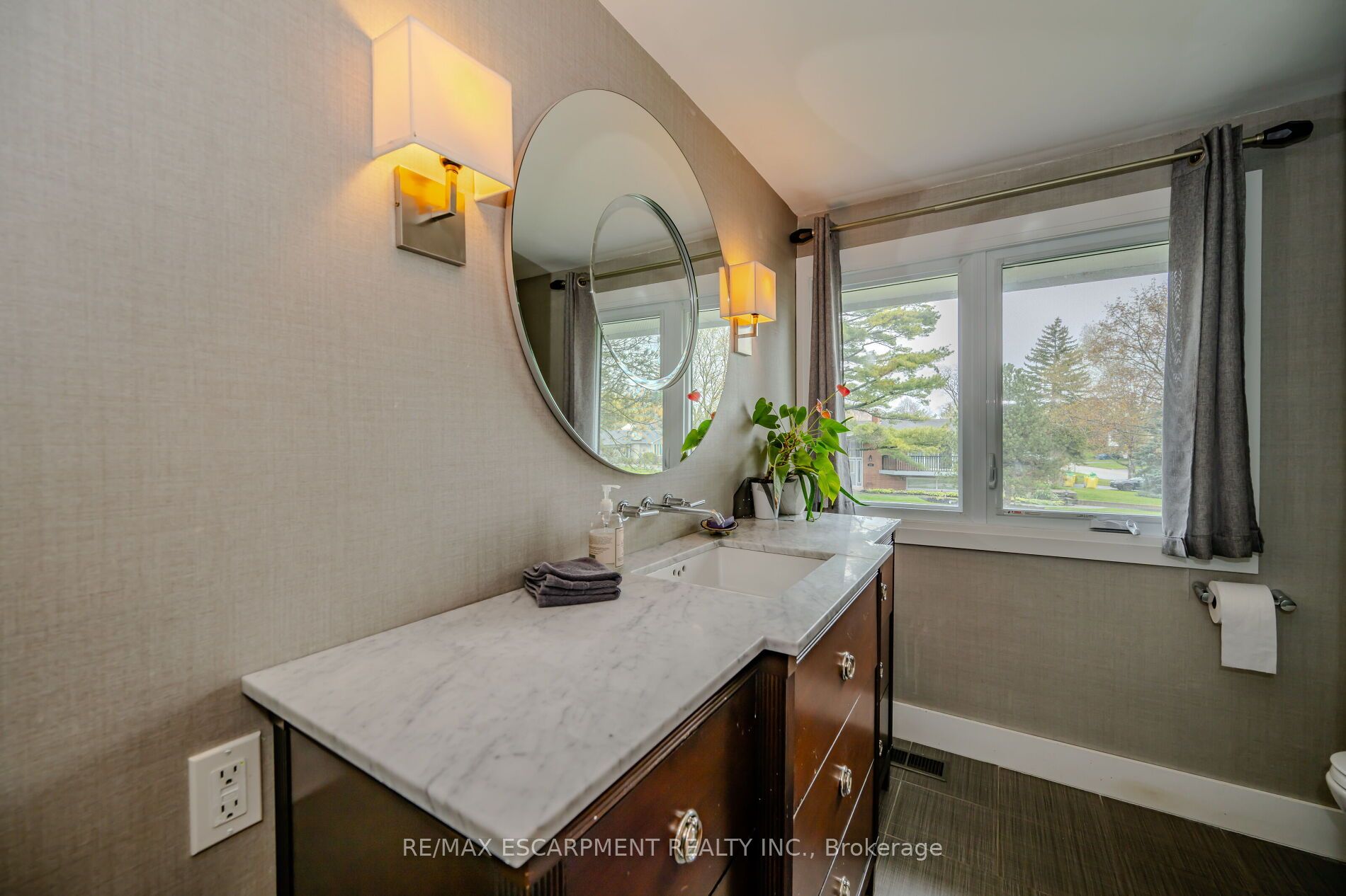 260 Linwood Cres Property Photo 40