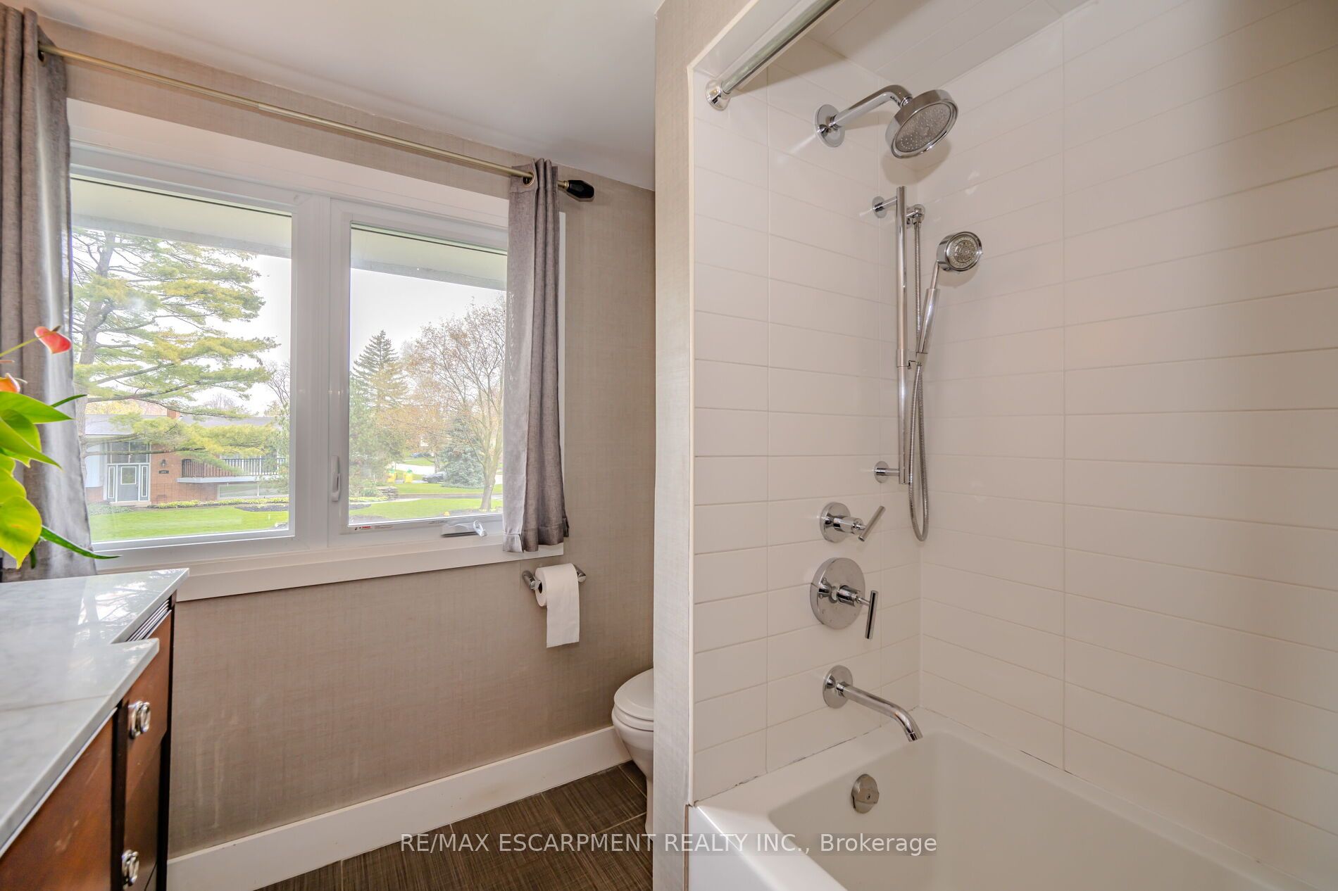 260 Linwood Cres Property Photo 42