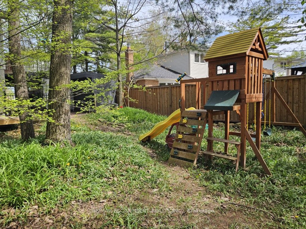260 Linwood Cres Property Photo 48