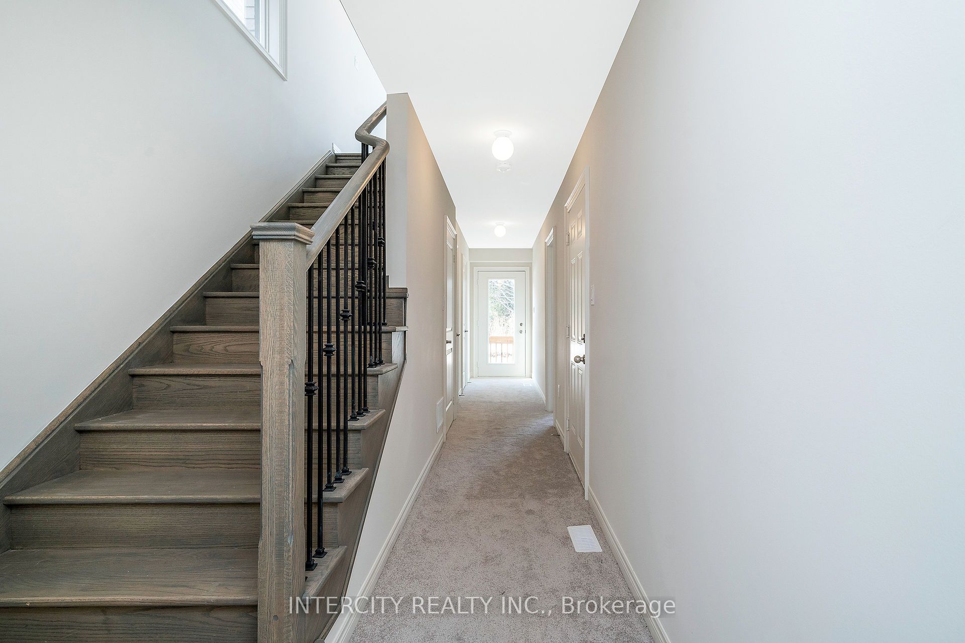 12 Queenpost Drive Property Photo 4