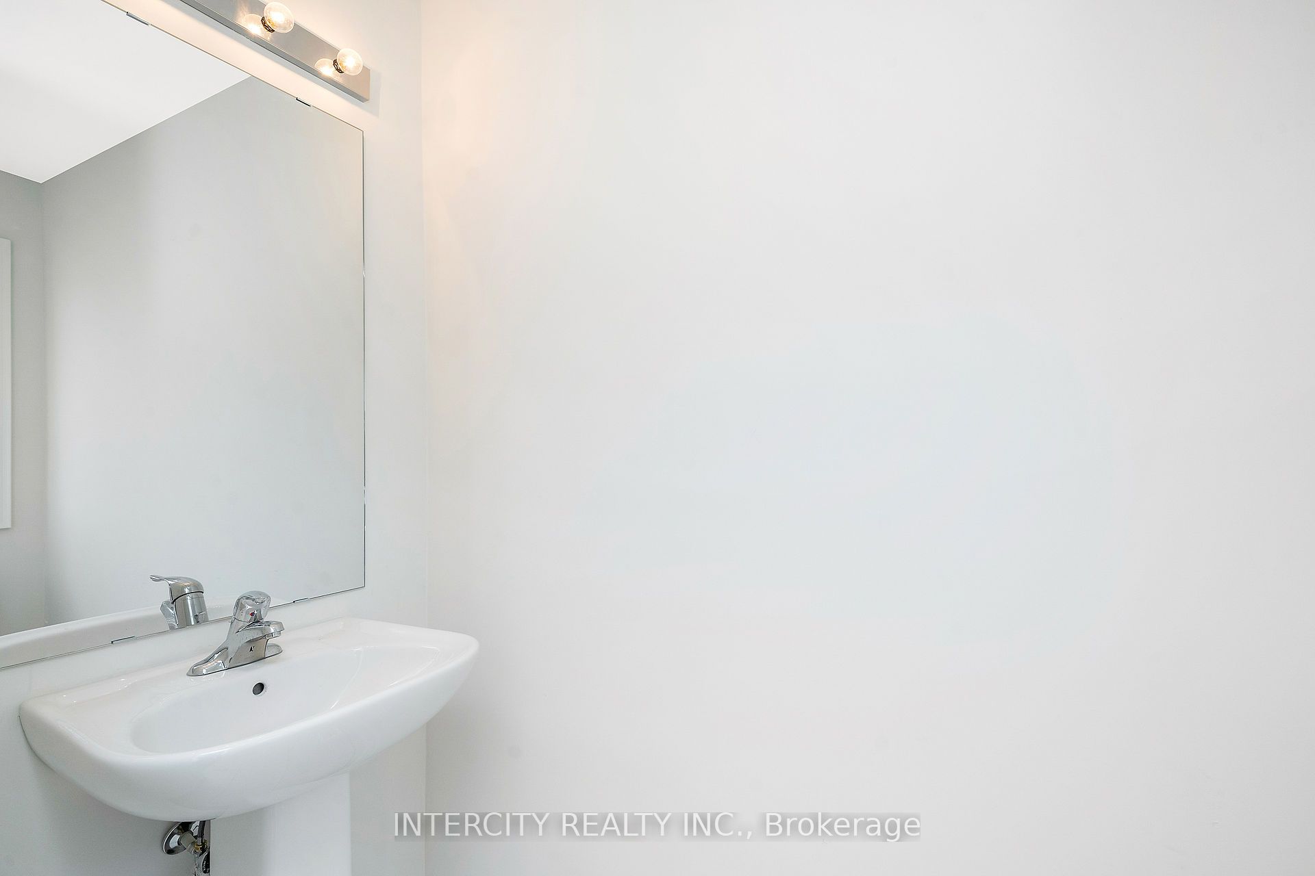 12 Queenpost Drive Property Photo 7