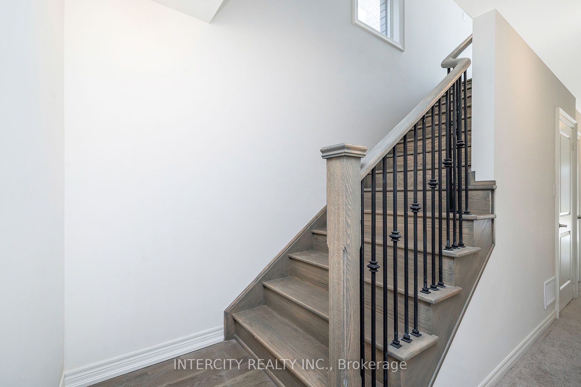 12 Queenpost Drive Property Photo 8