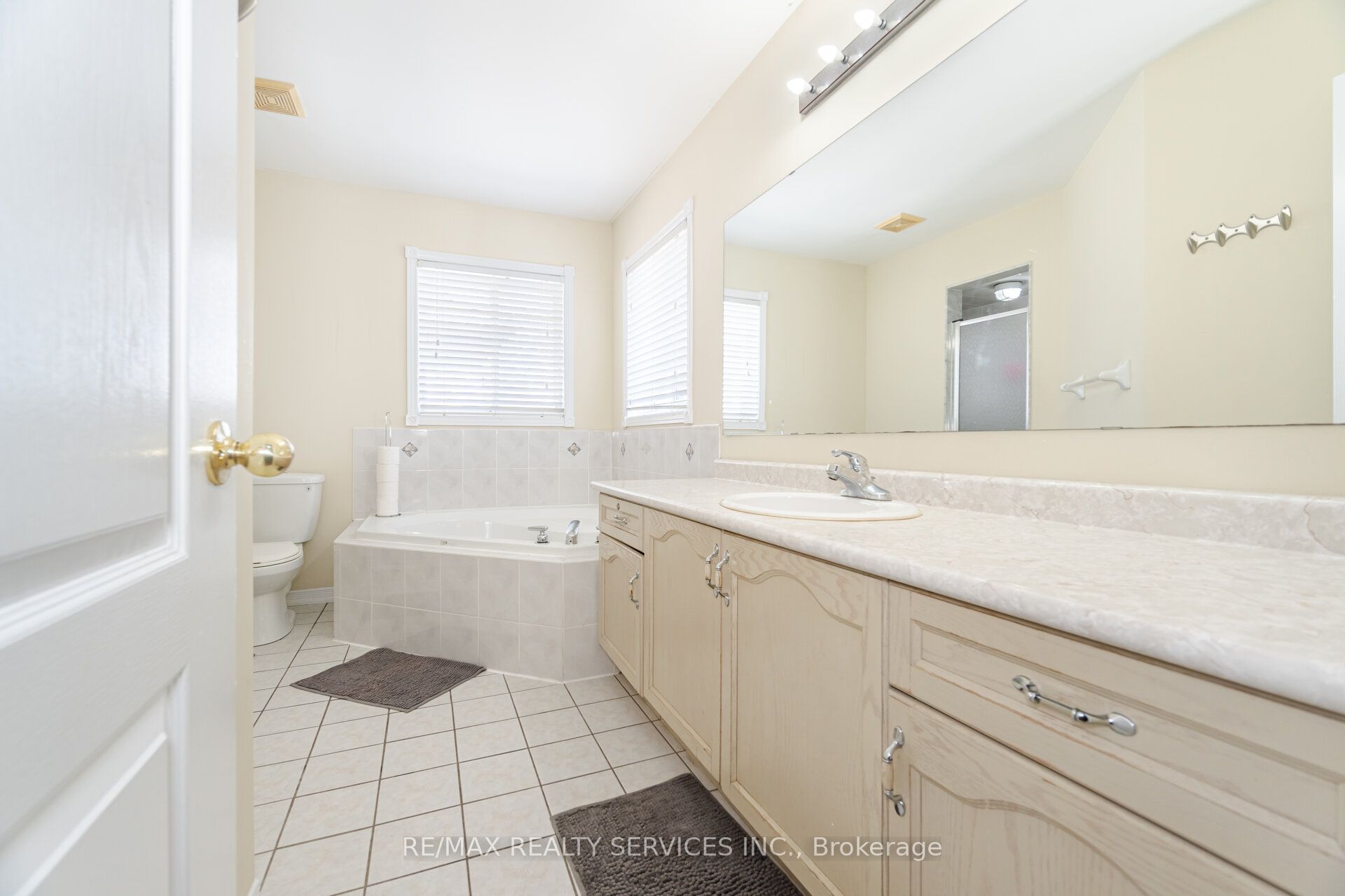 21 Queen Mary Dr Property Photo 28
