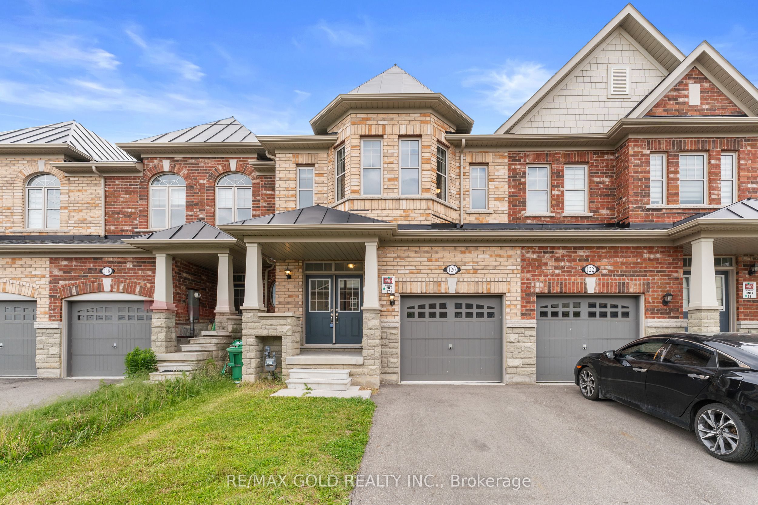 120 Finegan Circle N Property Photo 1