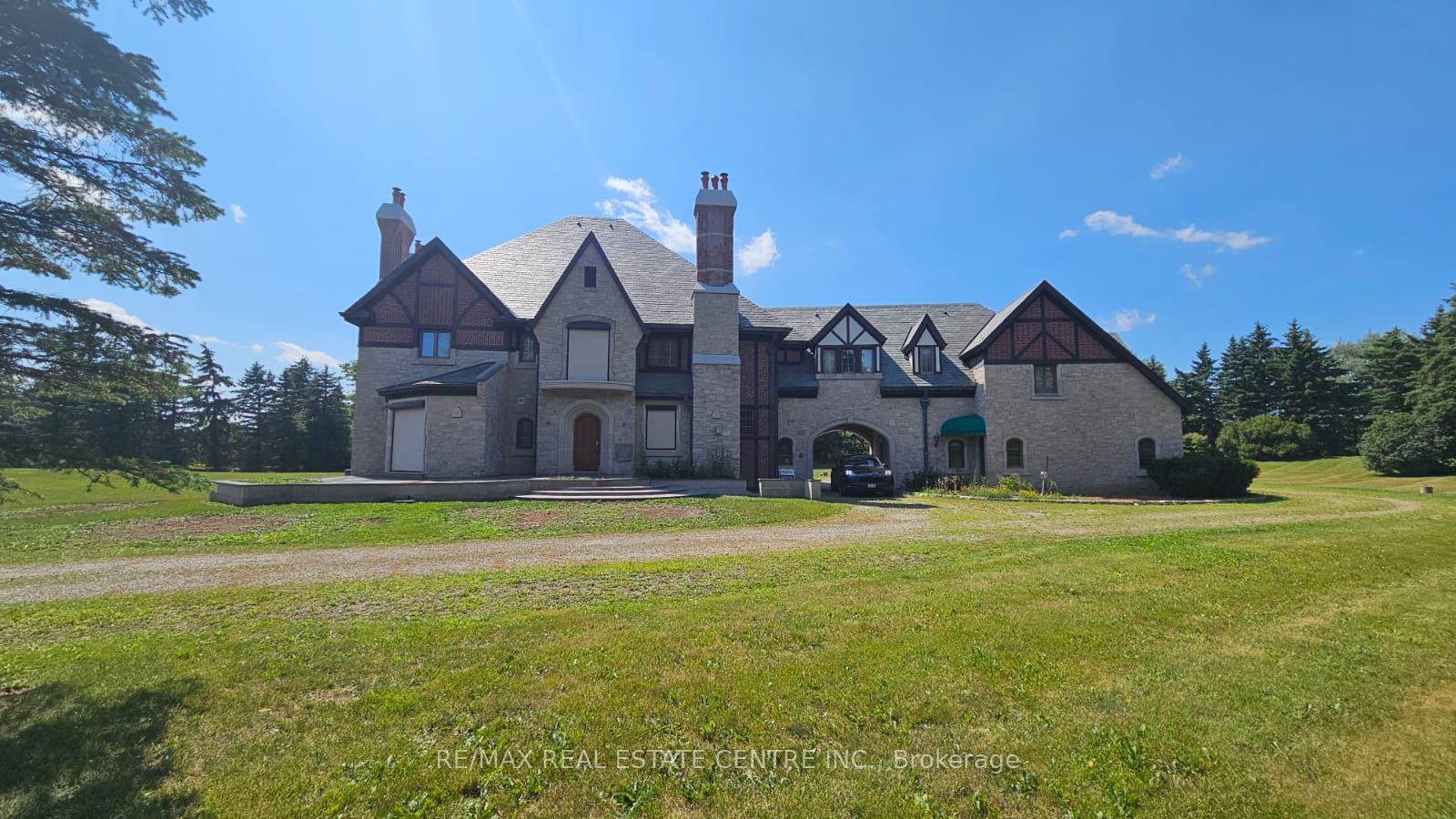 2 Edgeforest Drive Property Photo