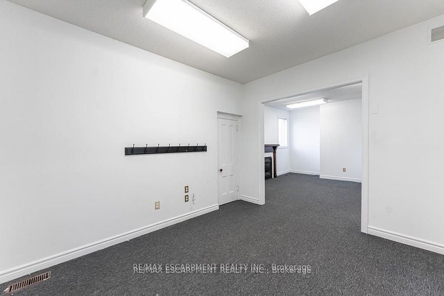 923 Brant Street Main Floor Property Photo 9