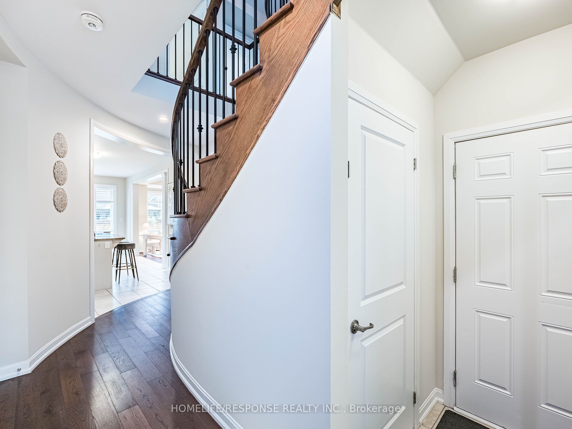 115 Beaveridge Avenue W Property Photo 6