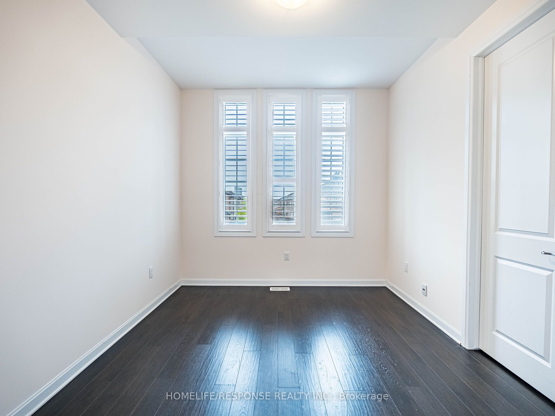 115 Beaveridge Avenue W Property Photo 24