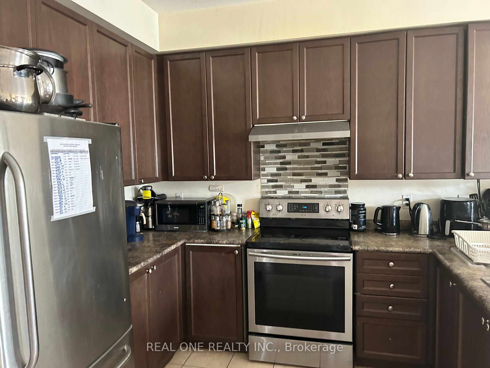18 Troyer Avenue Third Floor Rooms Property Photo 1
