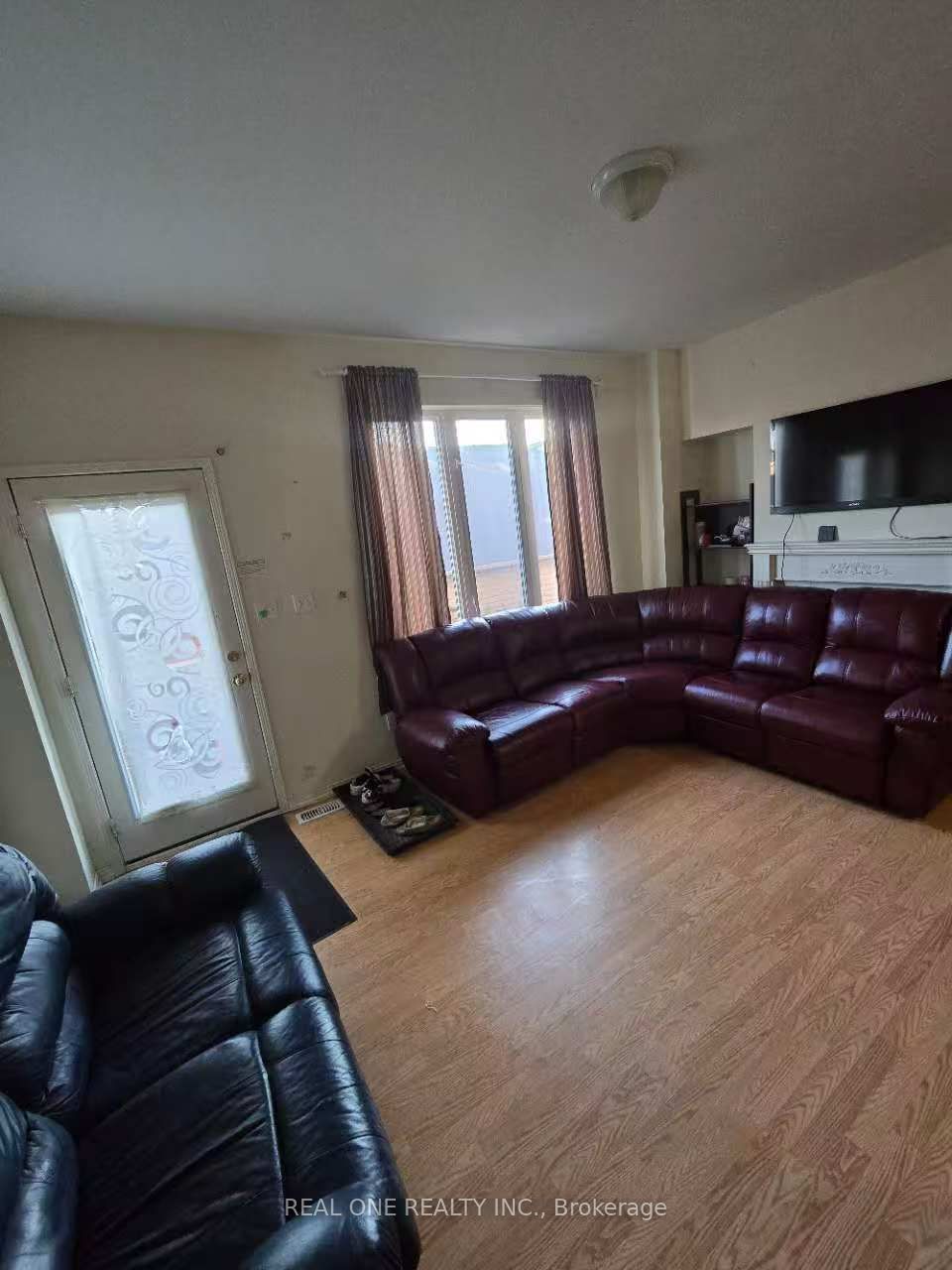 18 Troyer Avenue Third Floor Rooms Property Photo 2