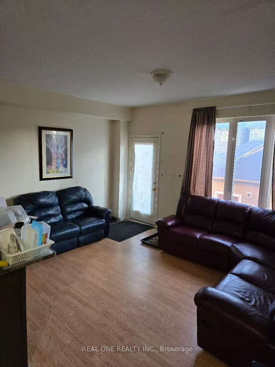 18 Troyer Avenue Third Floor Rooms Property Photo 3