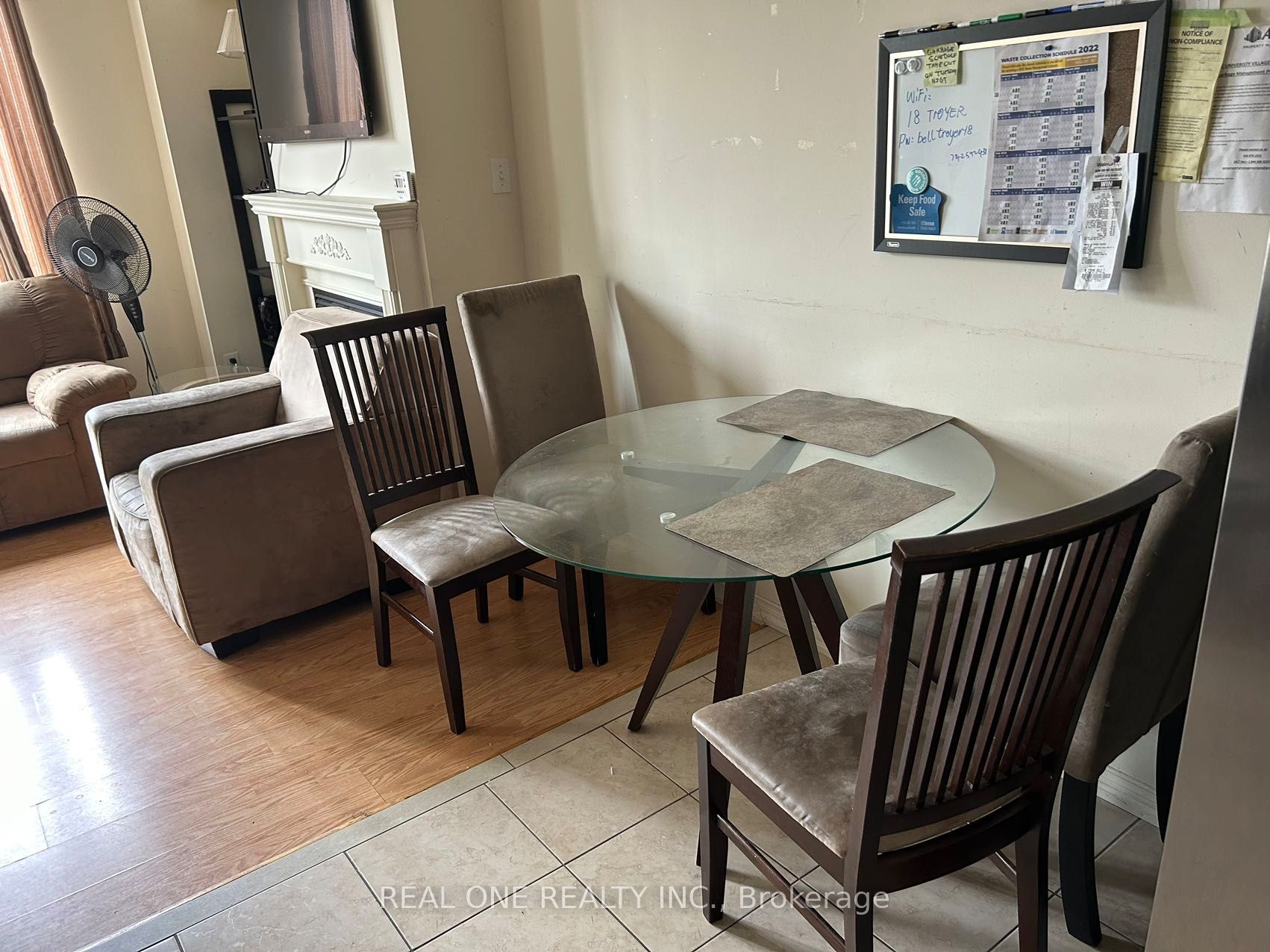 18 Troyer Avenue Third Floor Rooms Property Photo 4