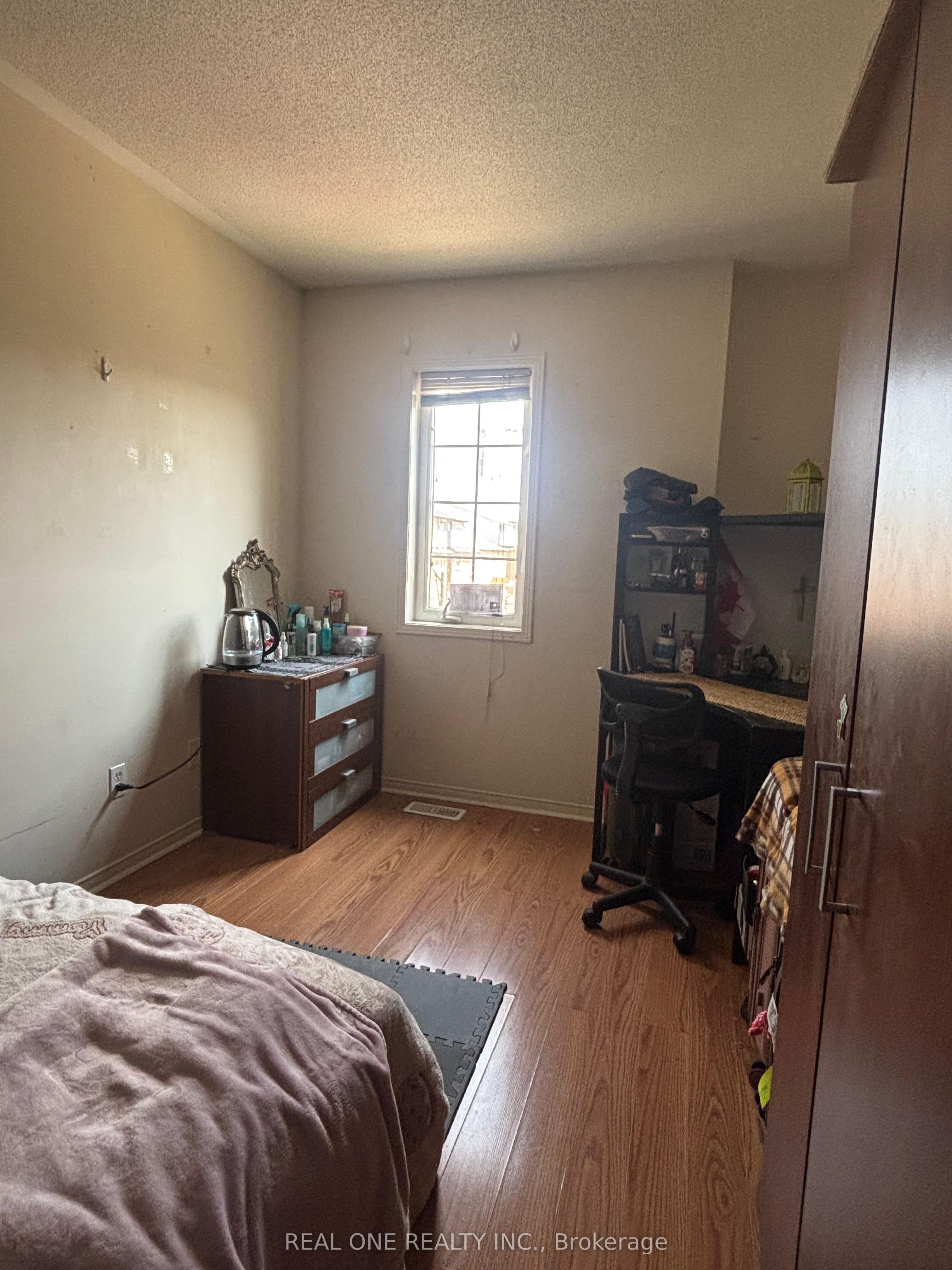 18 Troyer Avenue Third Floor Rooms Property Photo 7
