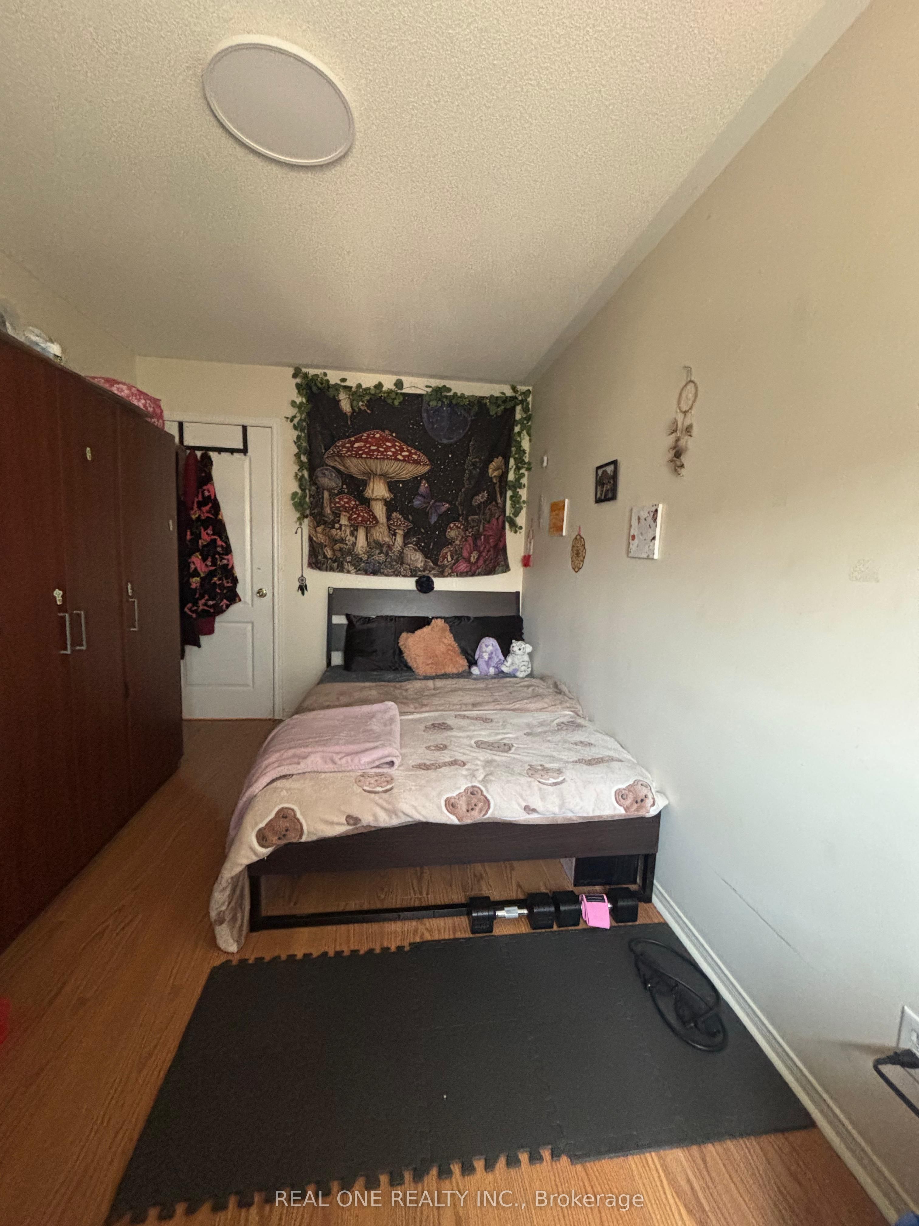 18 Troyer Avenue Third Floor Rooms Property Photo 8