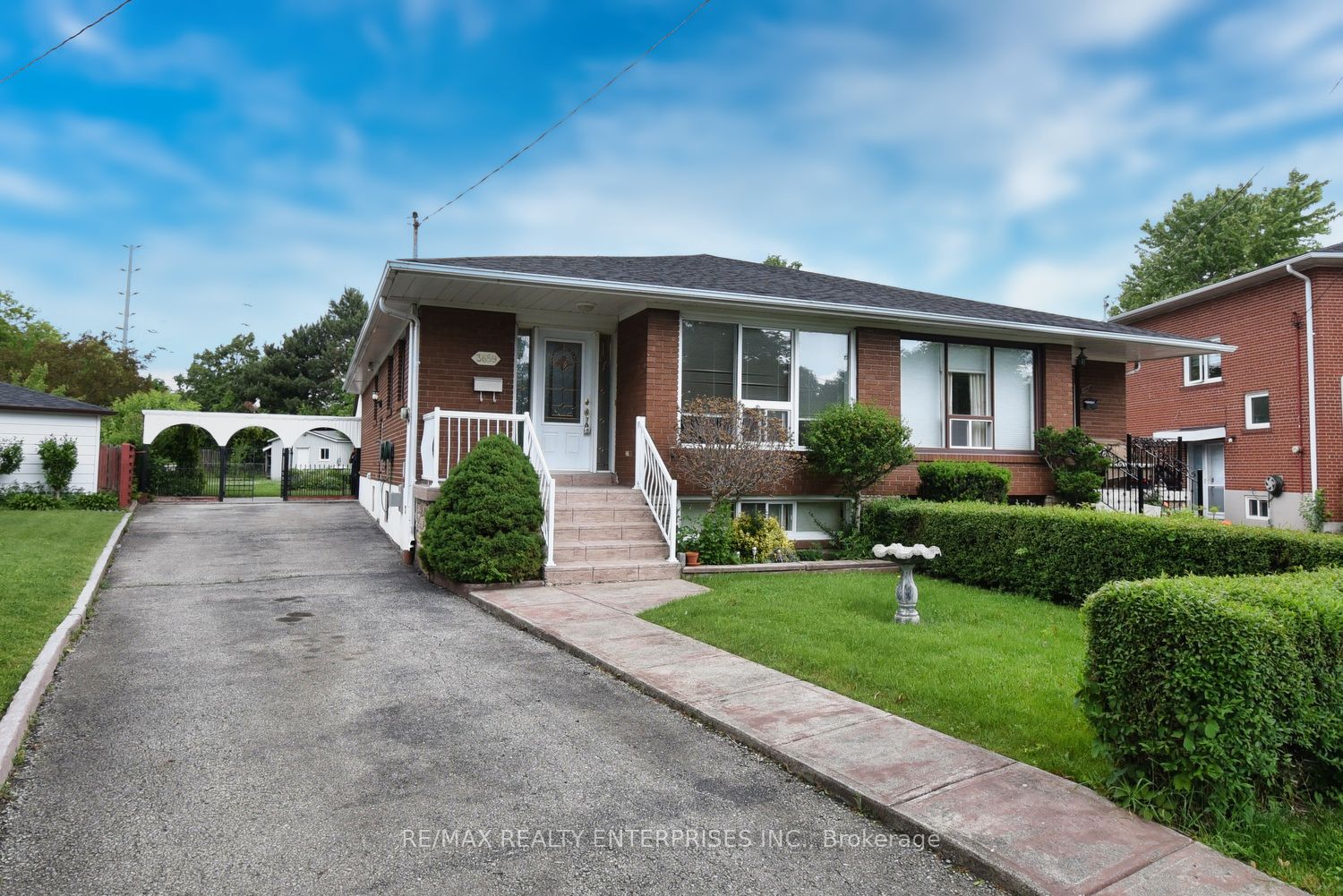 3659 Holden Crescent Property Photo 1