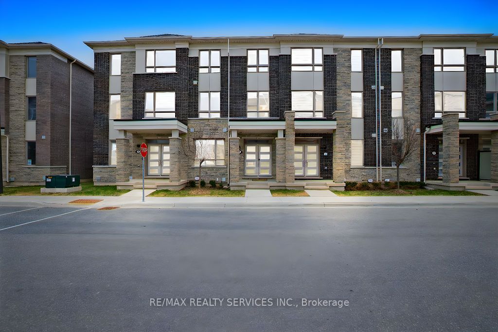 284 Lagerfeld Dr Property Photo 1